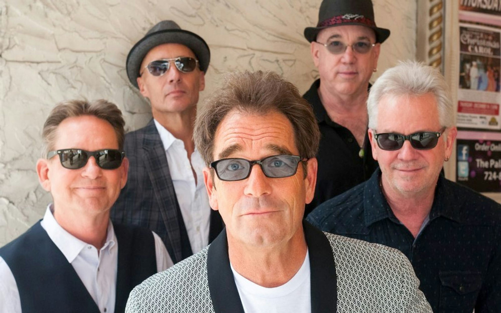 Mit „Weather“ veröffentlichten Huey Lewis and the News 2020 ein letztes Album, das weitgehend vor Huey Lewis' schwerer Erkrankung aufgenommen wurde. Dass der Musiker noch einmal neue Lieder einsingen oder gar auf Tour gehen kann, ist eher unwahrscheinlich. (Bild: Deanne Fitzmaurice)