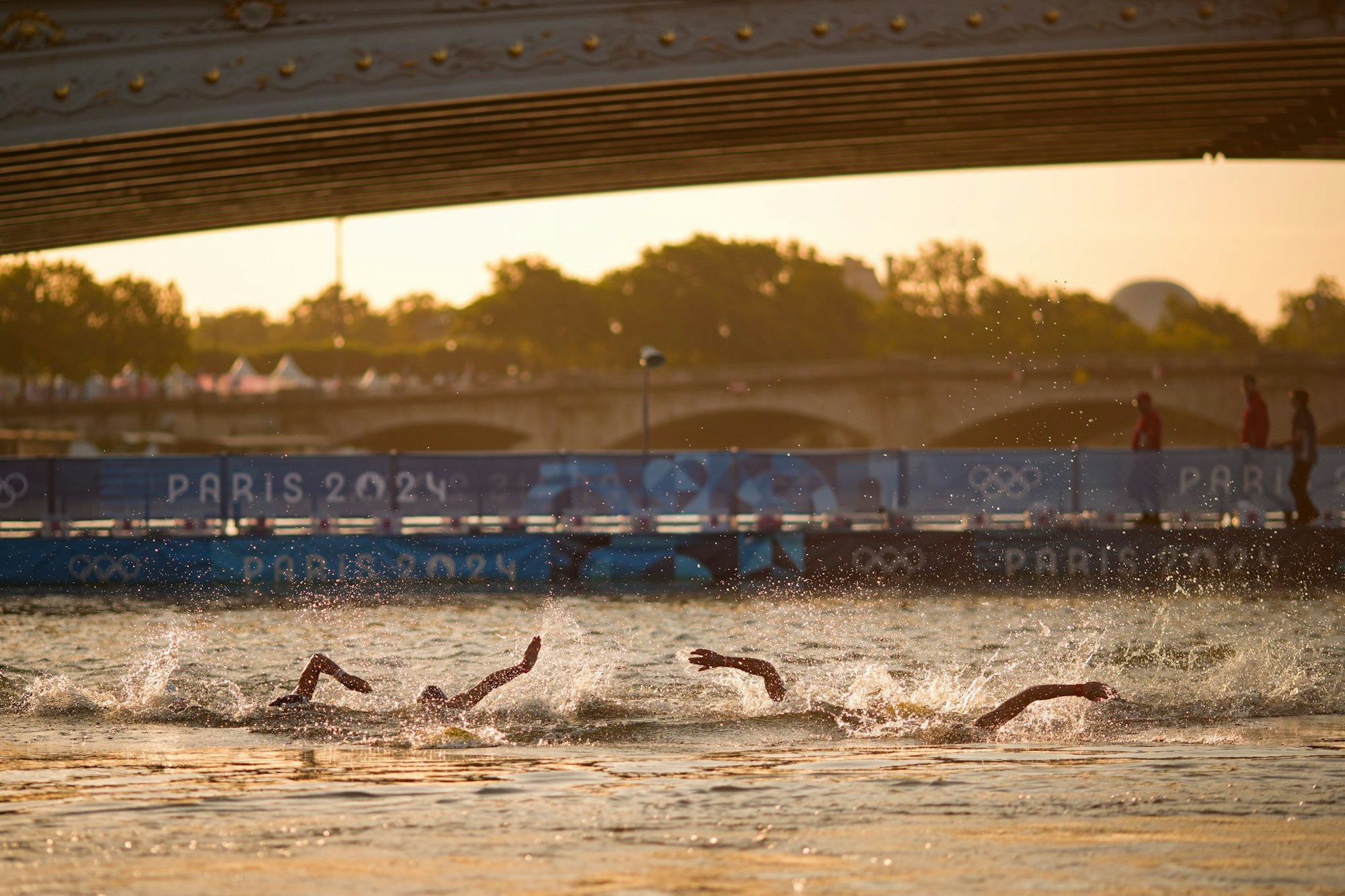 Im vergangenen Jahr während der Olympischen Spiele schwammen bereits Wassersportler in der Seine (Archivbild).