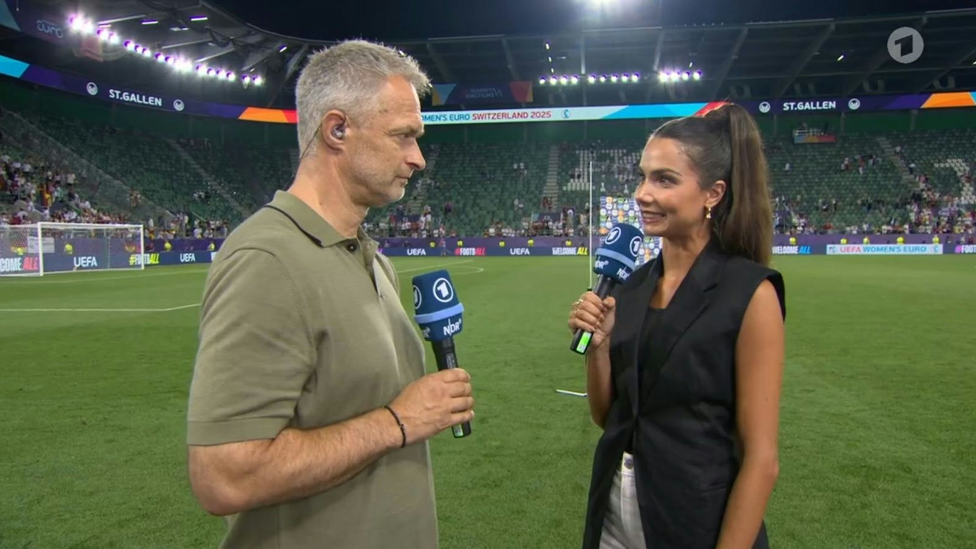 „Teuer erkaufter Sieg“: Christian Wück stand nach dem Spiel Lea Wagner Rede und Antwort. (Bild: ARD)