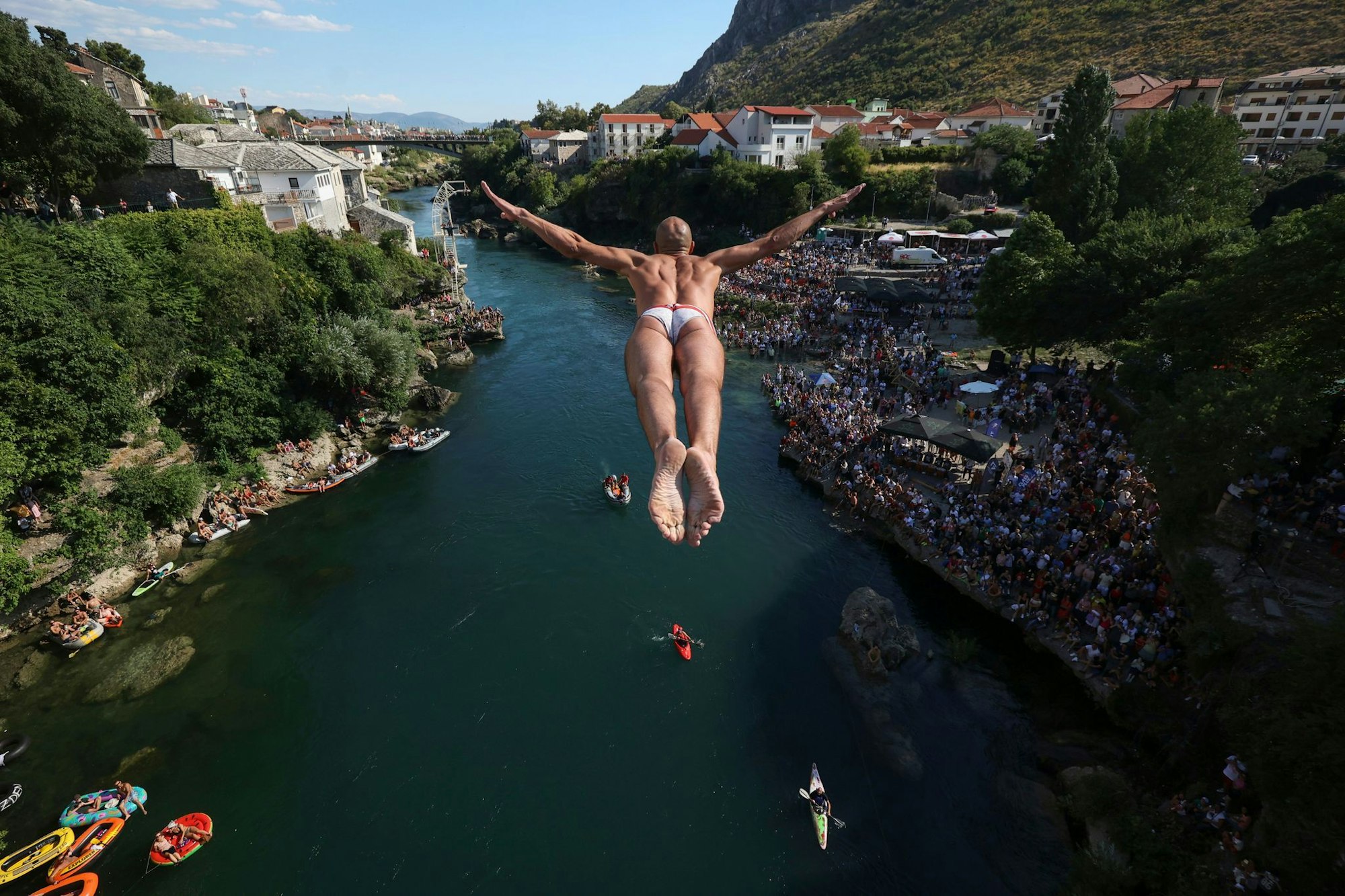 Der Sprung von der Brücke Stari Most in Mostar ist nur etwas für Trainierte. (Archivbild)