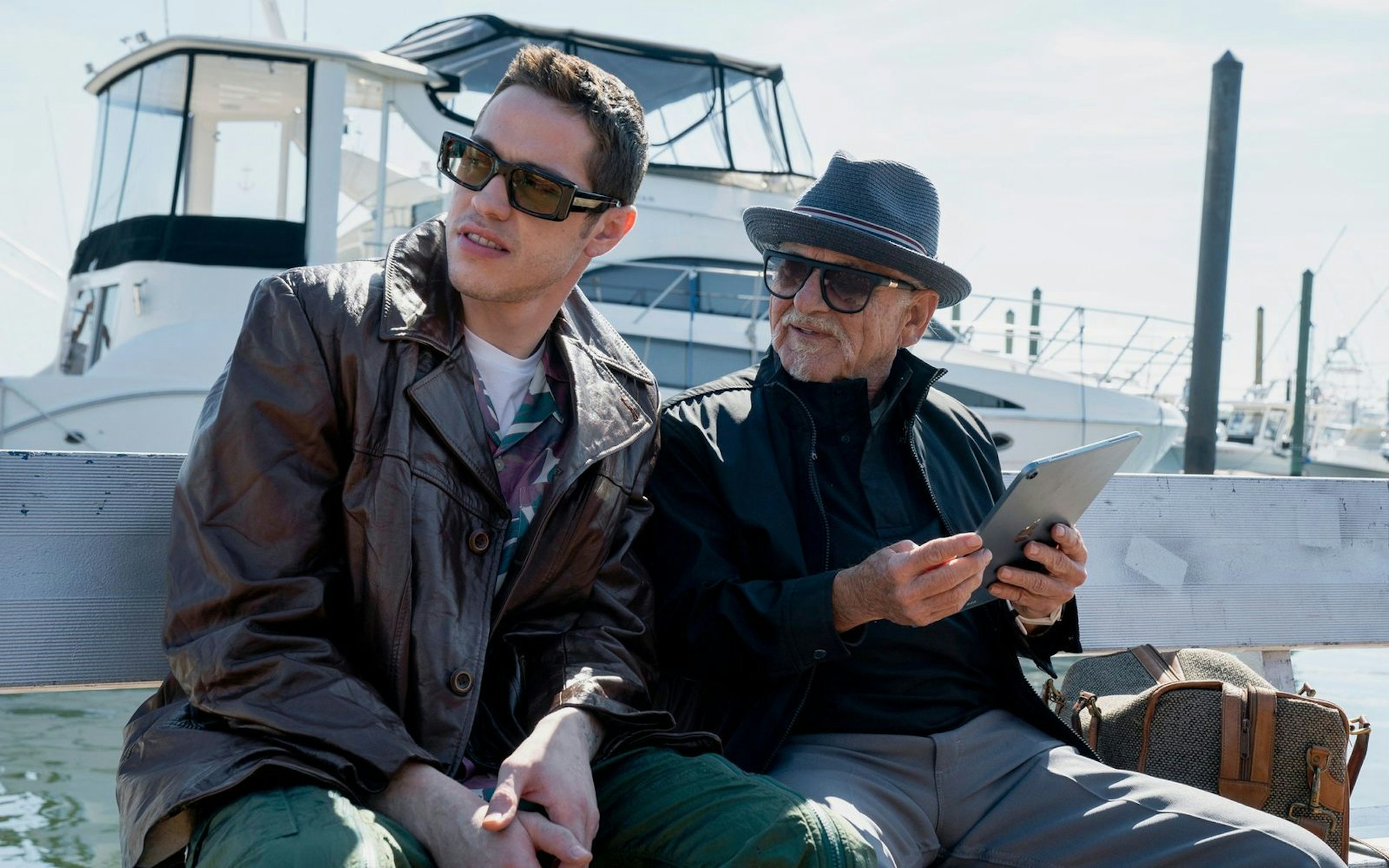 Ähnlich wie sein Kinofilm „The King of Staten Island“ wurde auch die Serie „Bupkis“ von Phasen aus dem echten Leben von Pete Davidson (links) inspiriert. Sein Großvater (hier gespielt von Joe Pesci) spielte dabei eine wichtige Rolle. (Bild: ZDF/Peacock)
