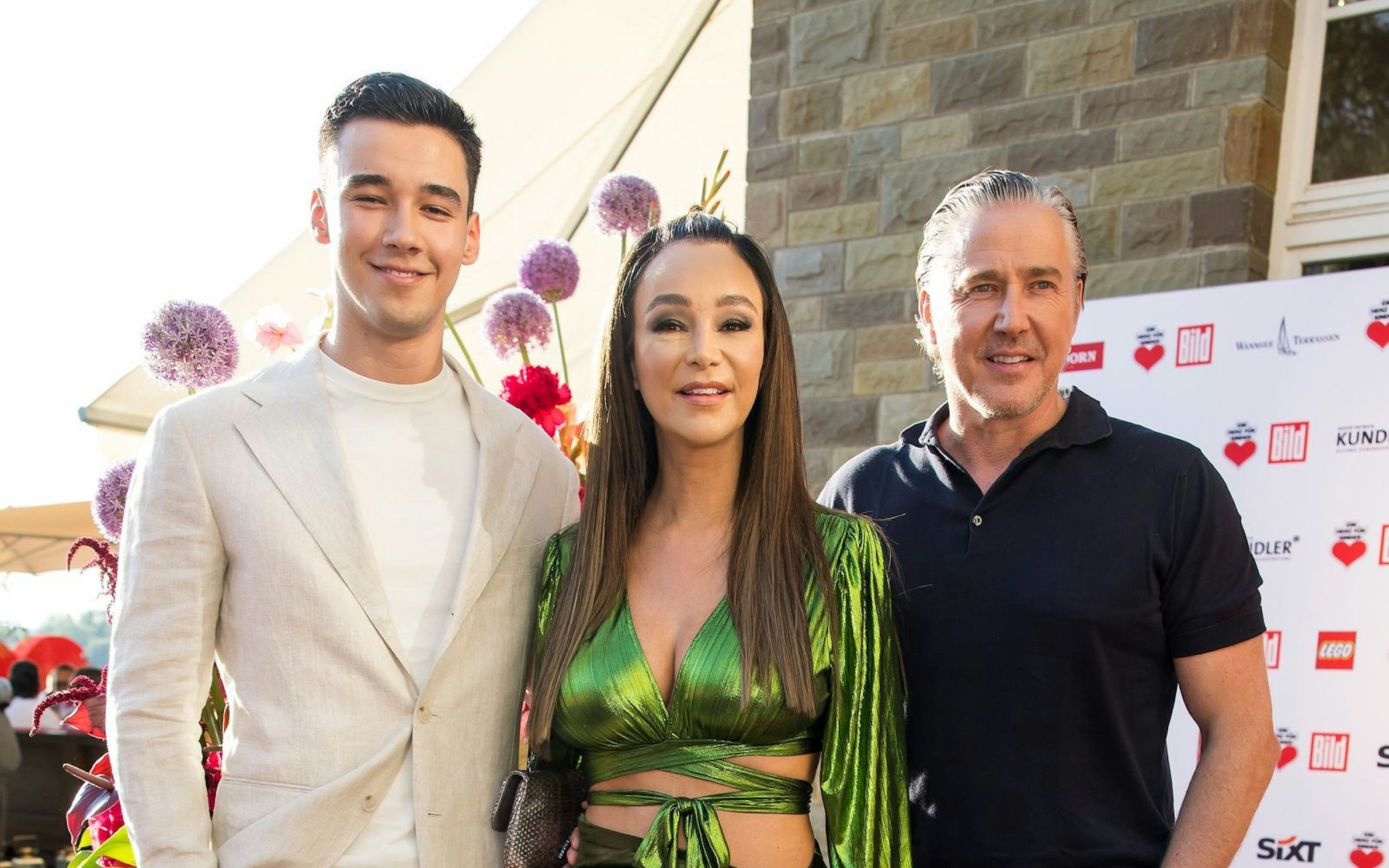 Verona Pooth mit Sohn Diego und Ehemann Franjo: „Wir sind eine lustige Familie.“ (Bild: Getty Images/Ben Kriemann)