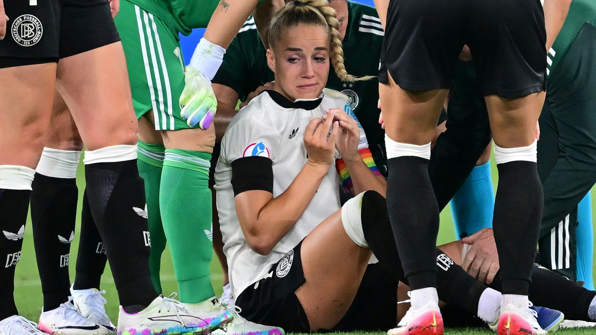 Giulia Gwinn nach ihrer Verletzung beim Deutschland-Spiel zum Start in die Frauen-EM.