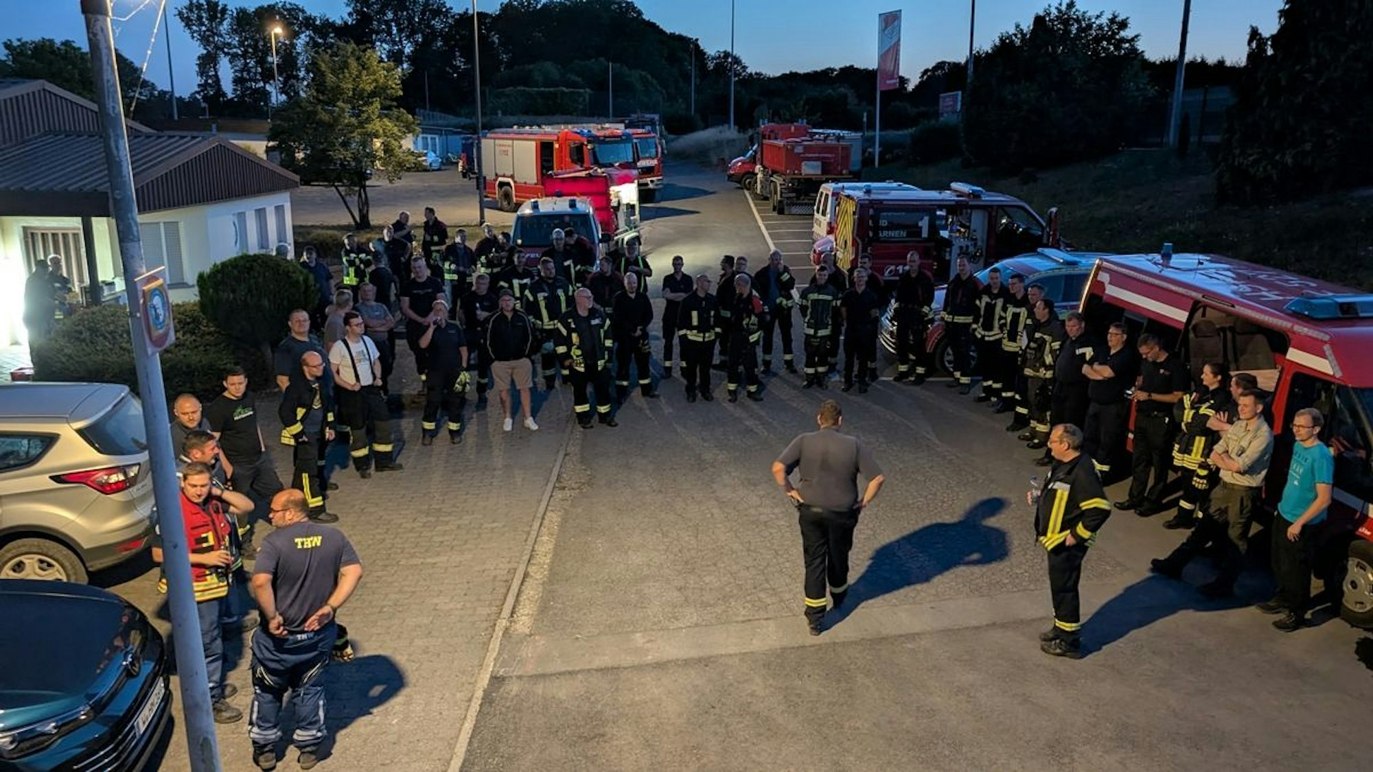 Waldbrandübung im Höinger Wald mit Einsatzkräften der Feuerwehren aus Oberense, Ense-Bremen und Neheim