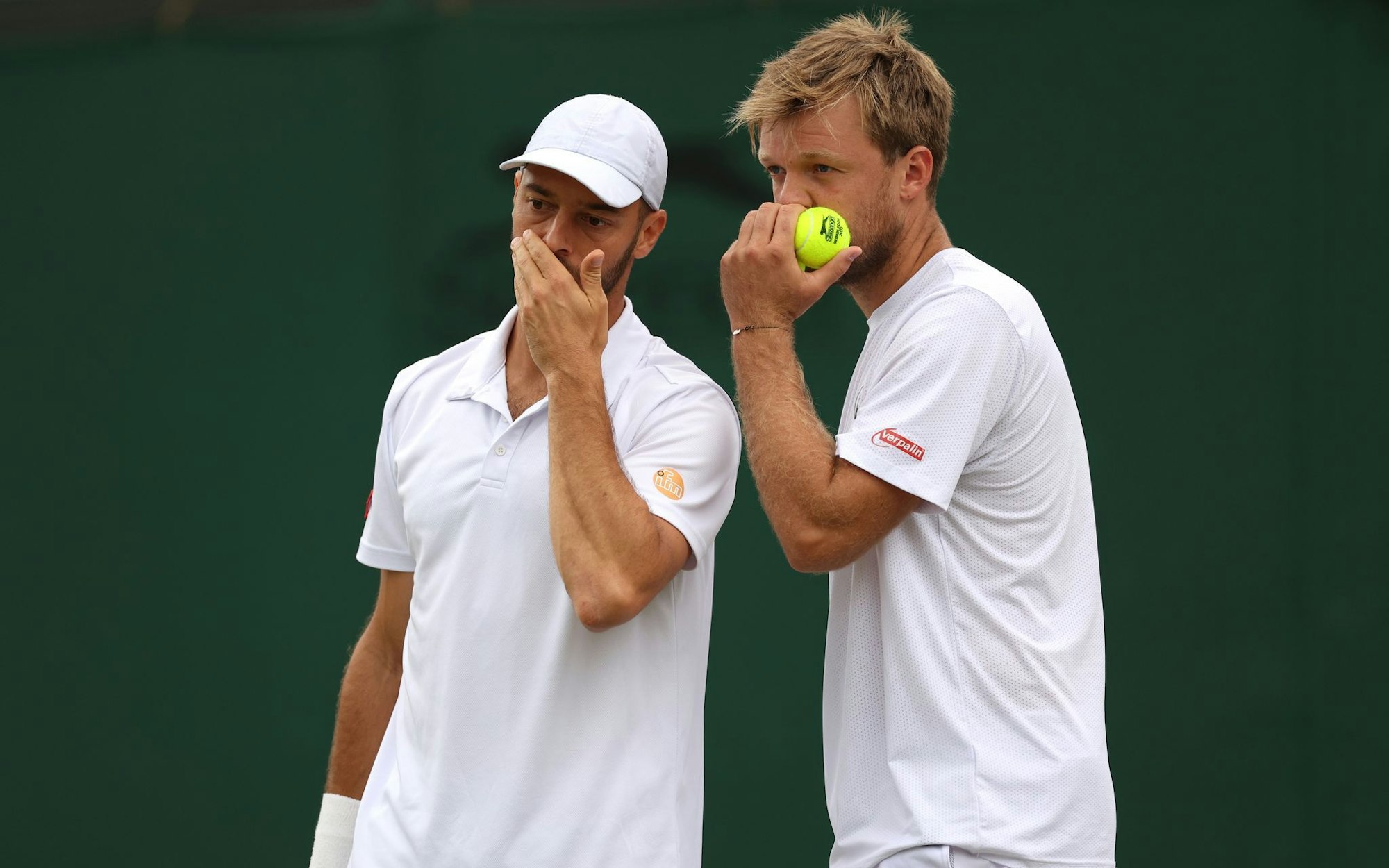 Kevin Krawietz (r) und Tim Pütz enttäuschen in Wimbledon.