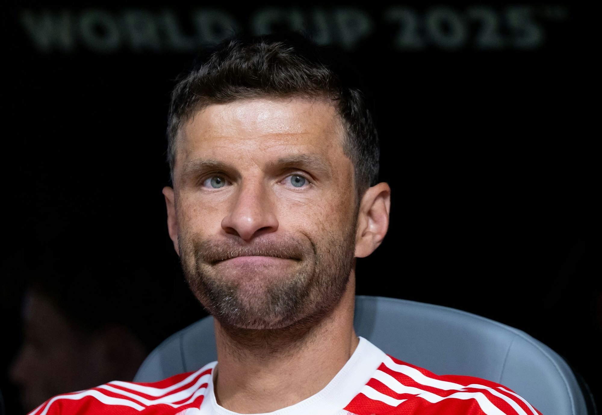 Thomas Müller musste auch gegen Paris lange von der Ersatzbank aus zuschauen.