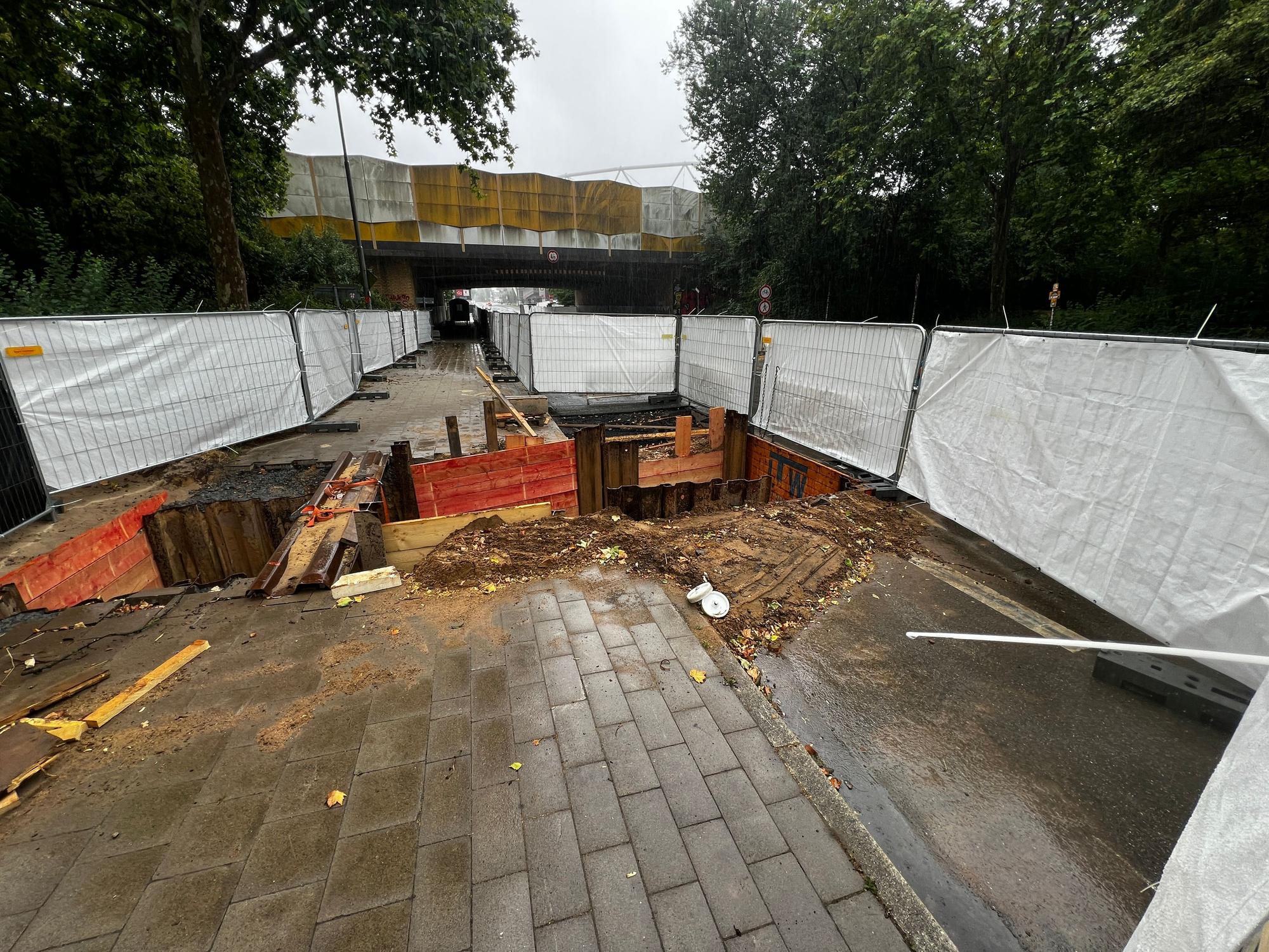 Nach wochenlangen Arbeiten am Fernwärmenetz wurde die Bismarckstraße zum Wochenende freigegeben. Bild: Ralf Krieger
