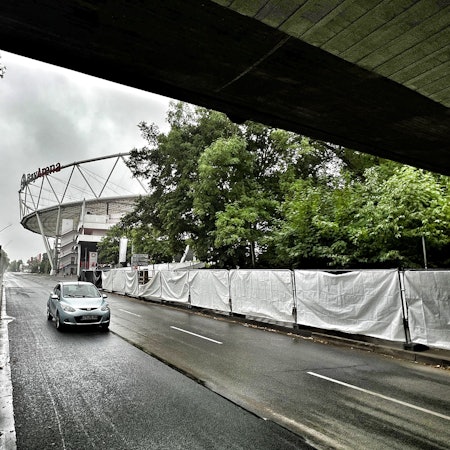 Nach wochenlangen Arbeiten am Fernwärmenetz wurde die Bismarckstraße zum Wochenende freigegeben. Bild: Ralf Krieger