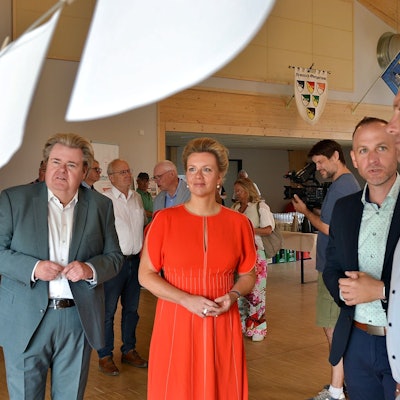 MdL Klaus Voussem, Kulturministerin Ina Brandes, Dodo Geschäftsführer Tobias Heidemann und Vereinskartellvorsitz Jens Breuer stehen zusammen.