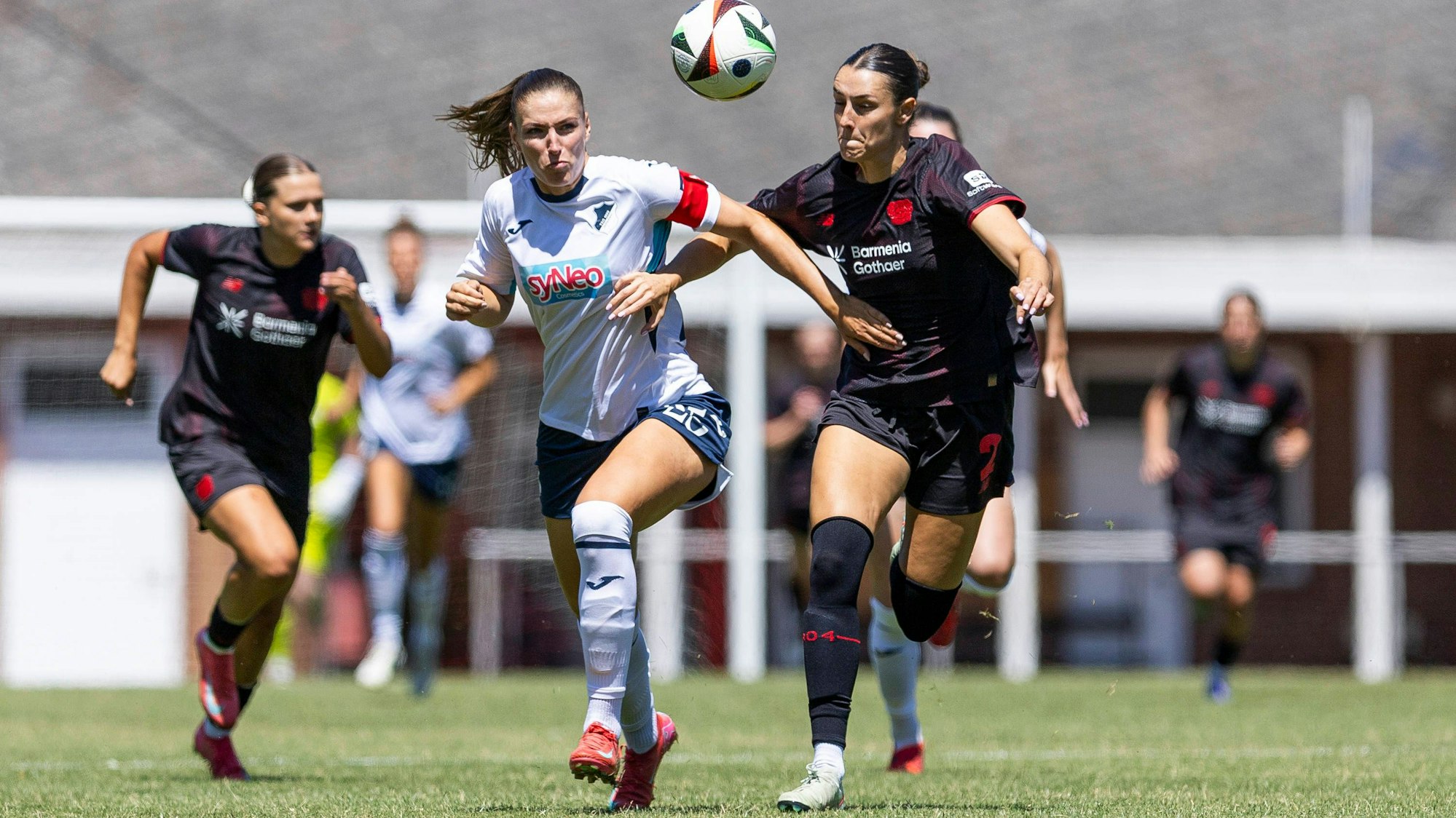 Testspiel Frauen: TSG 1899 Hoffenheim - Bayer 04 Leverkusen 04.07.2025 Melissa Kössler TSG 1899 Hoffenheim, 25, Selina Ostermeier Bayer 04 Leverkusen, 2 im Testspiel der Frauenmannschaften der TSG 1899 Hoffenheim und Bayer 04 Leverkusen am 04.07.2025 im Schulstadion in Westerburg *** Test match women TSG 1899 Hoffenheim Bayer 04 Leverkusen 04 07 2025 Melissa Kössler TSG 1899 Hoffenheim, 25 , Selina Ostermeier Bayer 04 Leverkusen, 2 in the test match between the womens teams of TSG 1899 Hoffenheim and Bayer 04 Leverkusen on 04 07 2025 at the school stadium in Westerburg Copyright: xBEAUTIFULxSPORTS/Meuselx