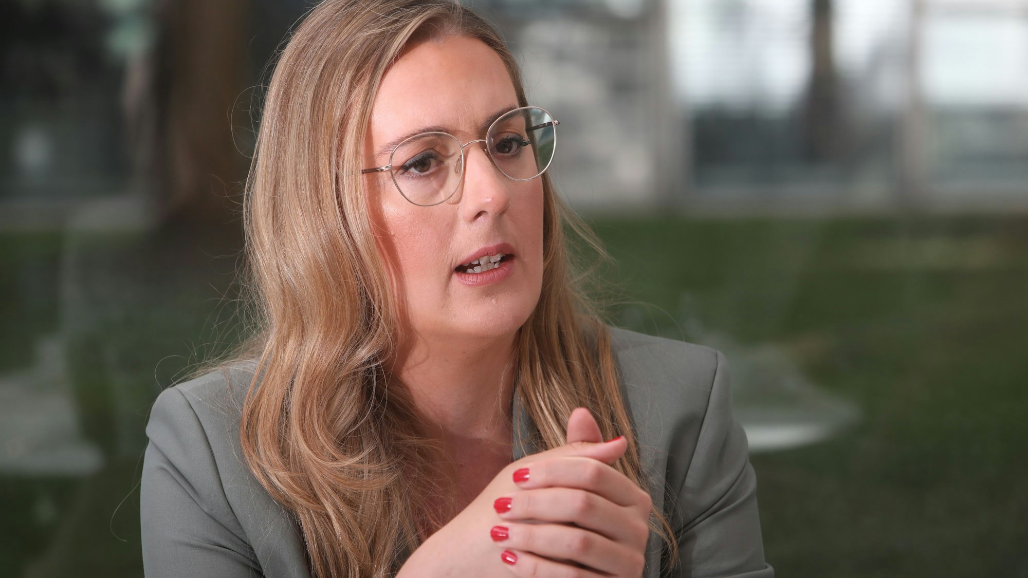 Katharina Dröge in einer Sprechsituation