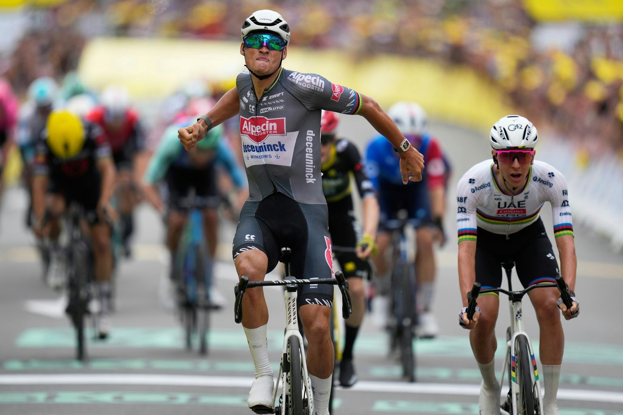 Mathieu van der Poel stürmt zum Sieg.