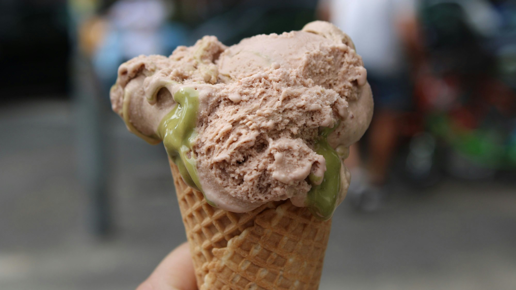 Außergewöhnliche Eissorten in Köln: Mozart-Kugel-Eis im Eiscafé Liliana