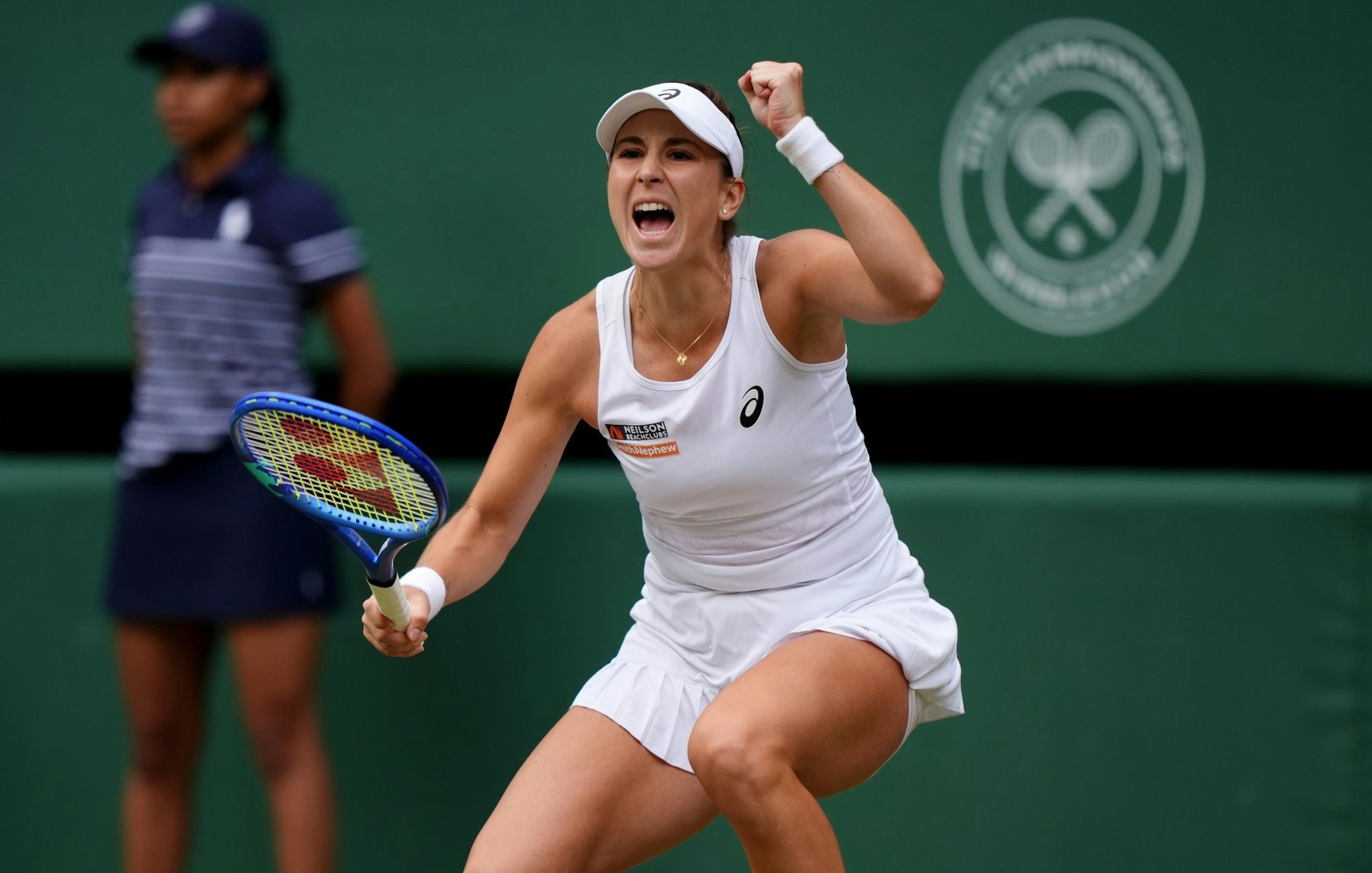 Belinda Bencic bejubelt den Einzug ins Viertelfinale von Wimbledon.
