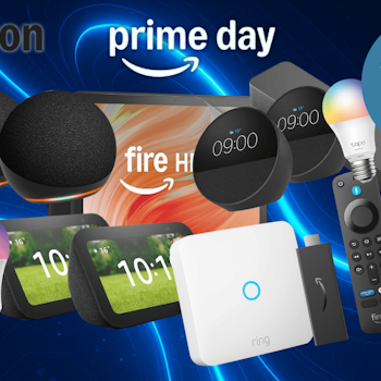 Darstellung verschiedener Amazon Geräte sind vor einem dunklen Hintergrund mit Lichteffekten.