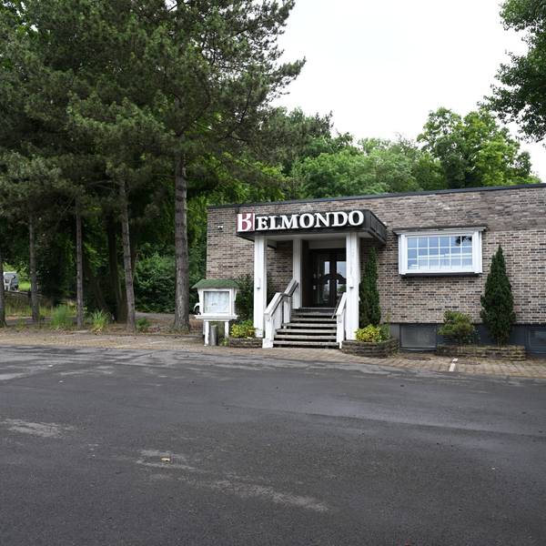 Das Foto zeigt die ehemalige Gaststätte Belmondo in Bergisch Gladbach