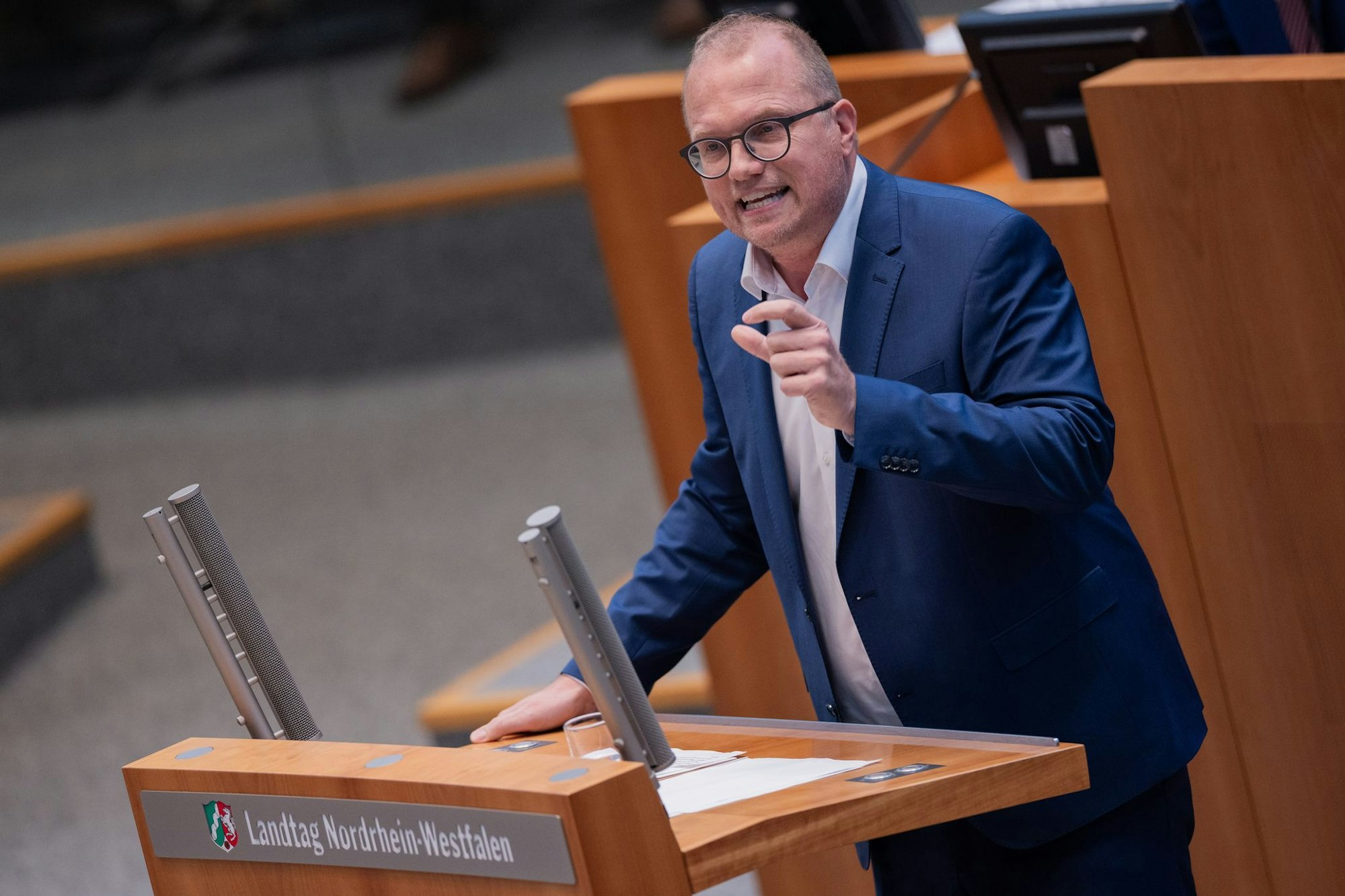 SPD-Fraktionschef Jochen Ott kritisiert, dass CDU und Grüne noch immer nicht das versprochene kostenfreie dritte Kita-Jahr umgesetzt hätten (Archivbild).