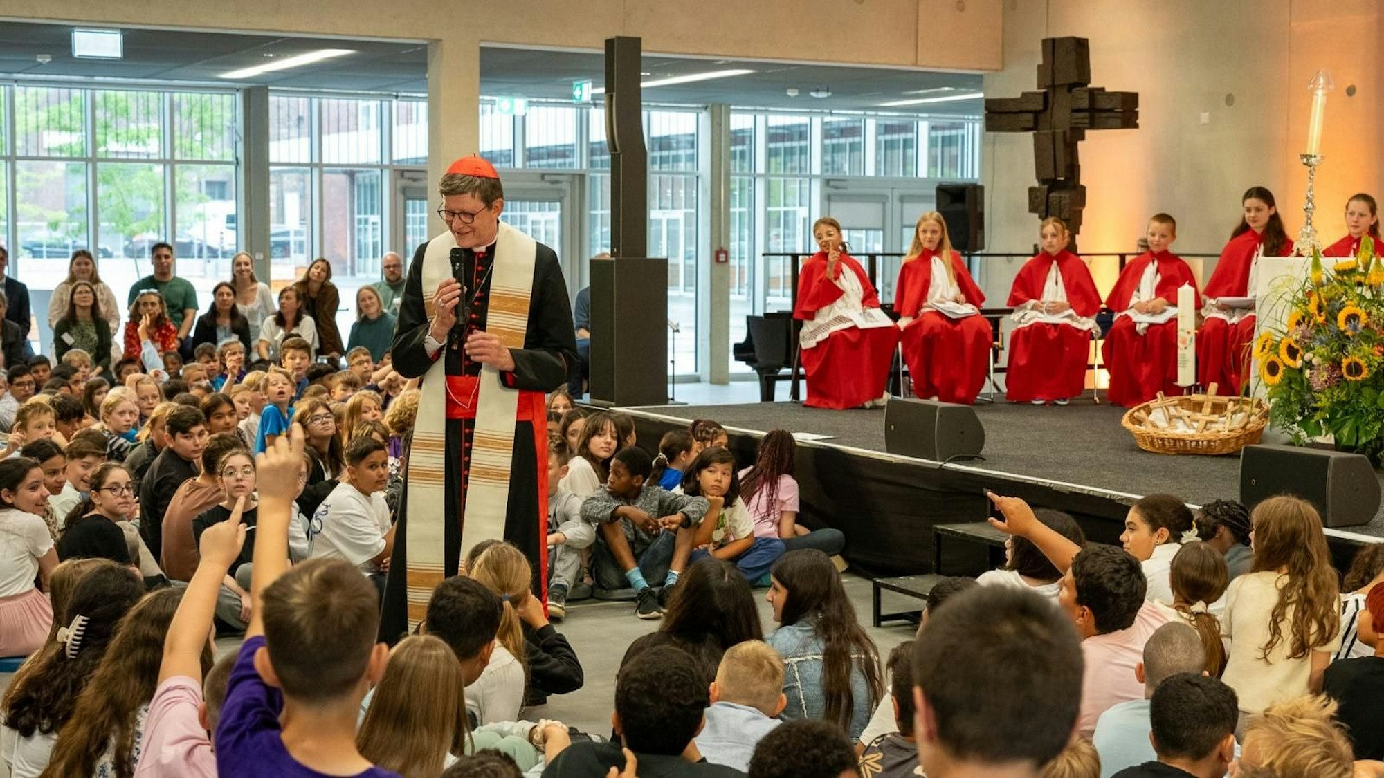 Kardinal Woelki weihte am Montag den Bildungscampus in Köln-Kalk ein.