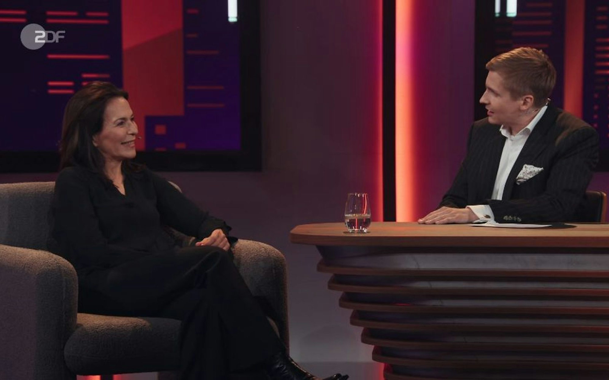 Bei „Till Tonight“ sprach Anne Will mit Till Reiners über die Anfänge ihrer Sendung. (Bild: ZDF)
