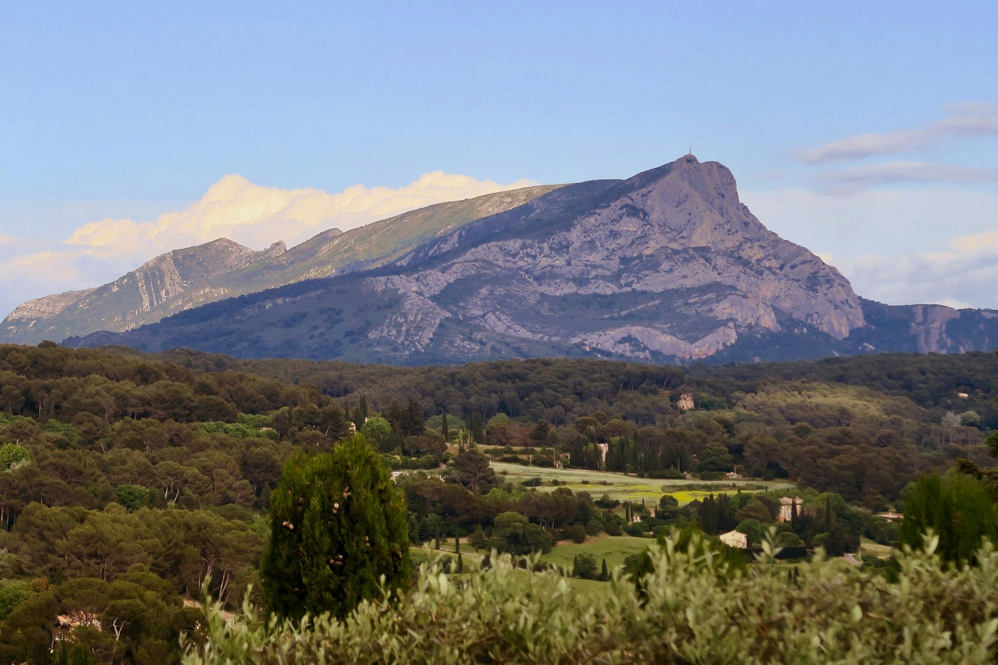 Cézannes berühmtestes Motiv: der Sainte-Victoire östlich von Aix.