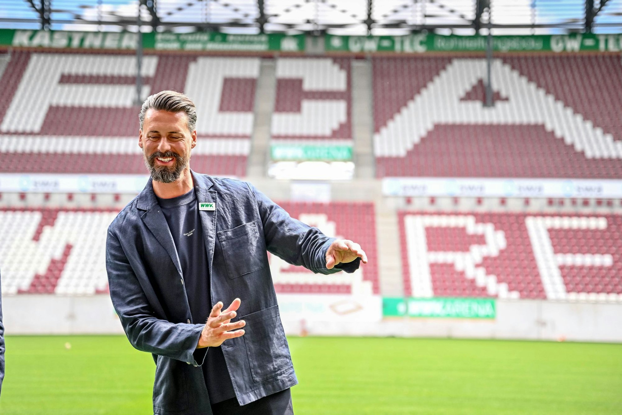 In der Augsburger Arena will Sandro Wagner für Begeisterung sorgen.