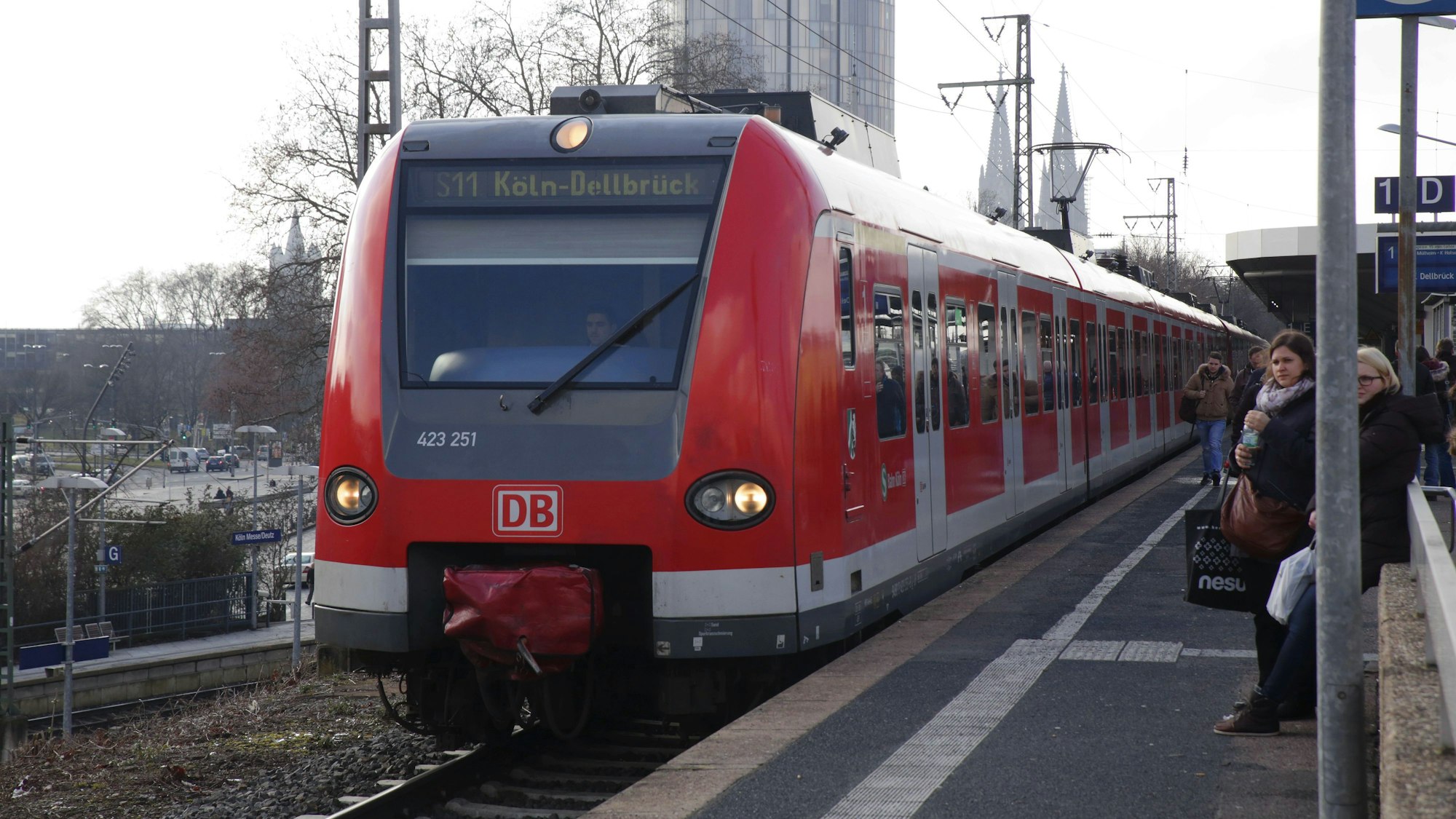 Ein Zug der Linie S11 im Bahnhof Köln-Deutz (Archivfoto)