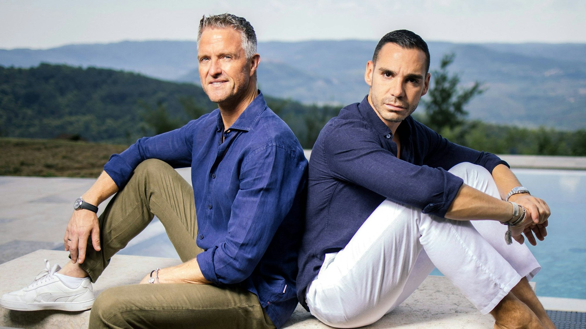 Ralf Schumacher und sein Partner Étienne Bousquet-Cassagne posieren.