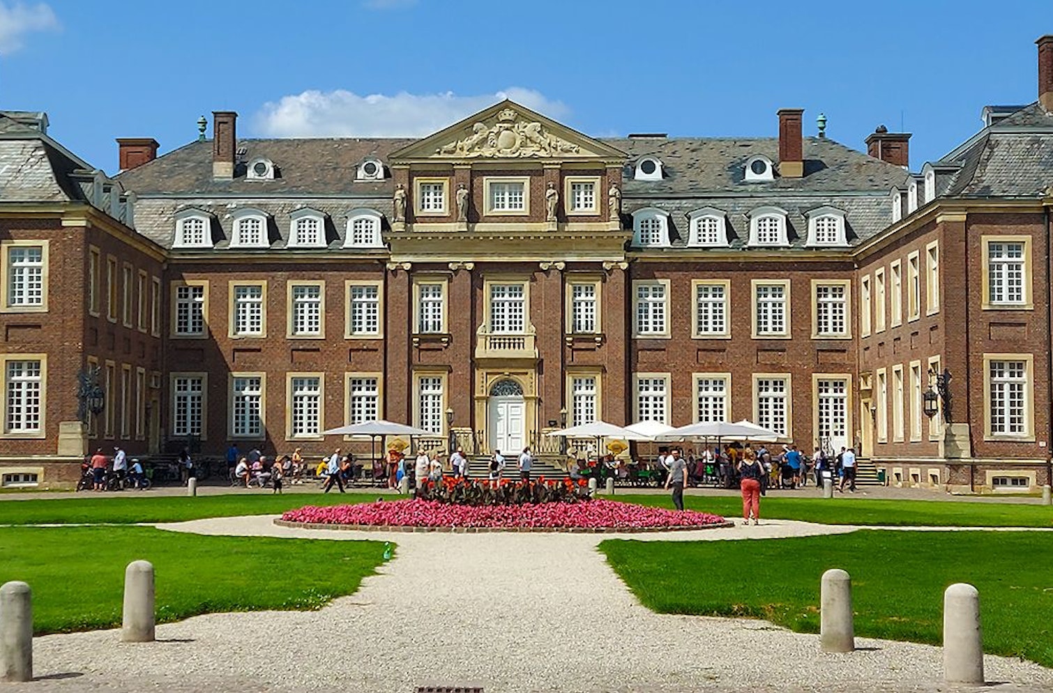 Im Schloss Nordkirchen ist die Fachhochschule für Finanzen des Landes untergebracht.