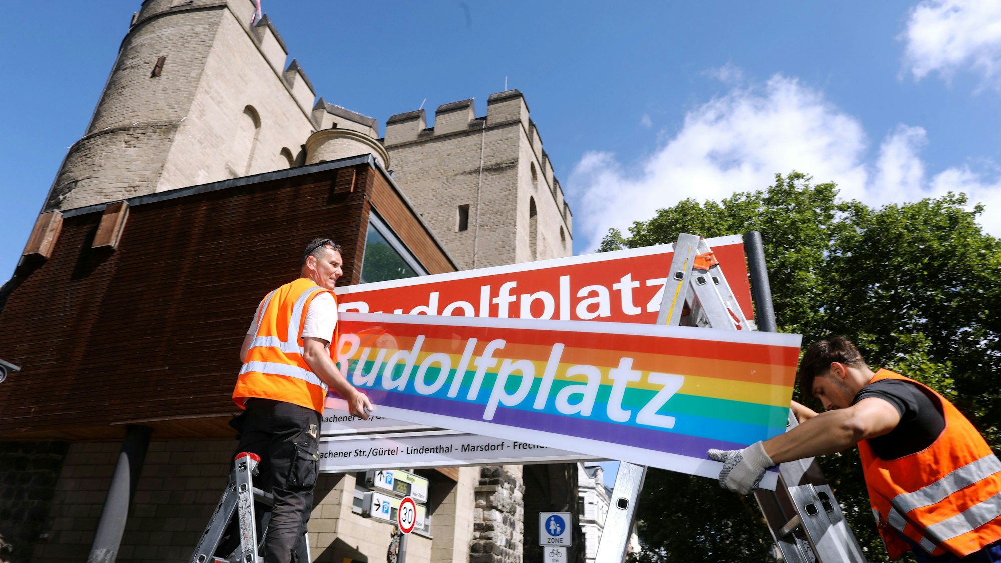 Die Aktion war ursprünglich nur auf drei Tage ausgelegt, jetzt bleiben die Schilder noch ein wenig länger.