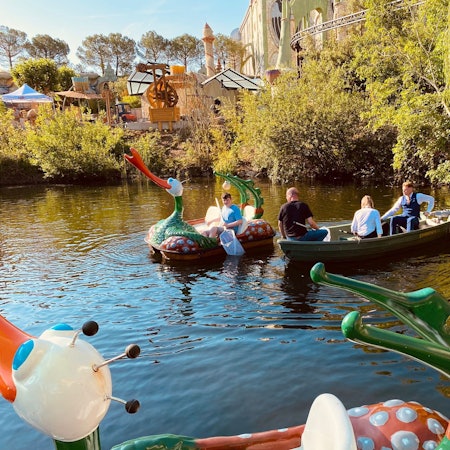 Die Tierretter auf dem See im Phantasialand im Einsatz