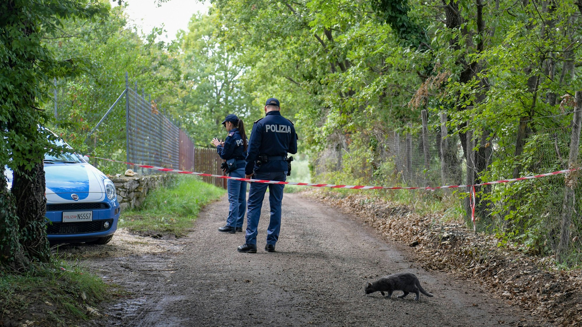 Die italienische Polizei untersucht einen Tatort.