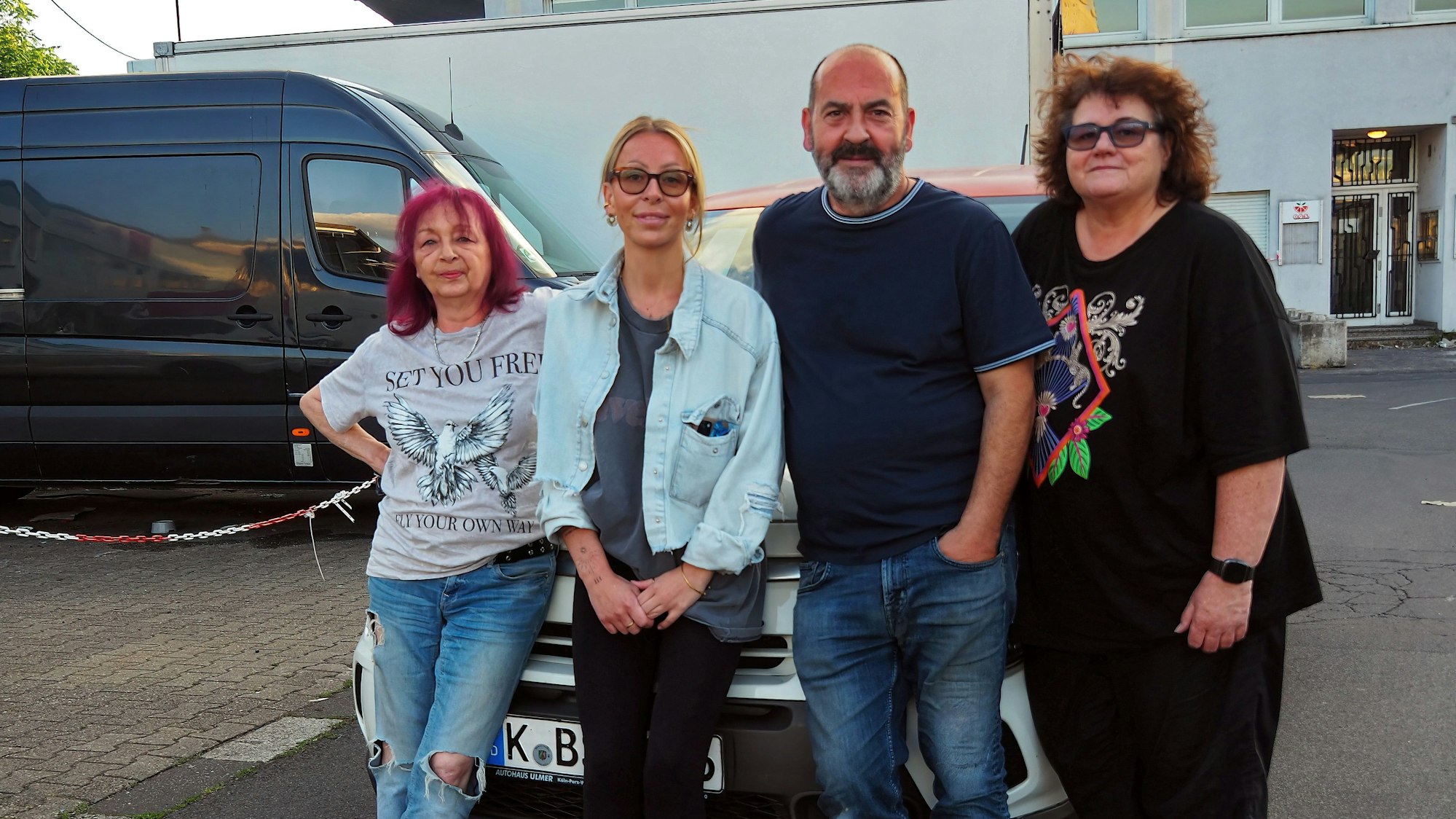 Gabriela Biesek, Mania Levringhaus, Bruno Spatola , Cerstin Heinrichs und ihre Mitstreiter wollen die freilebenden Katzen vom Großmarkt umsiedeln.