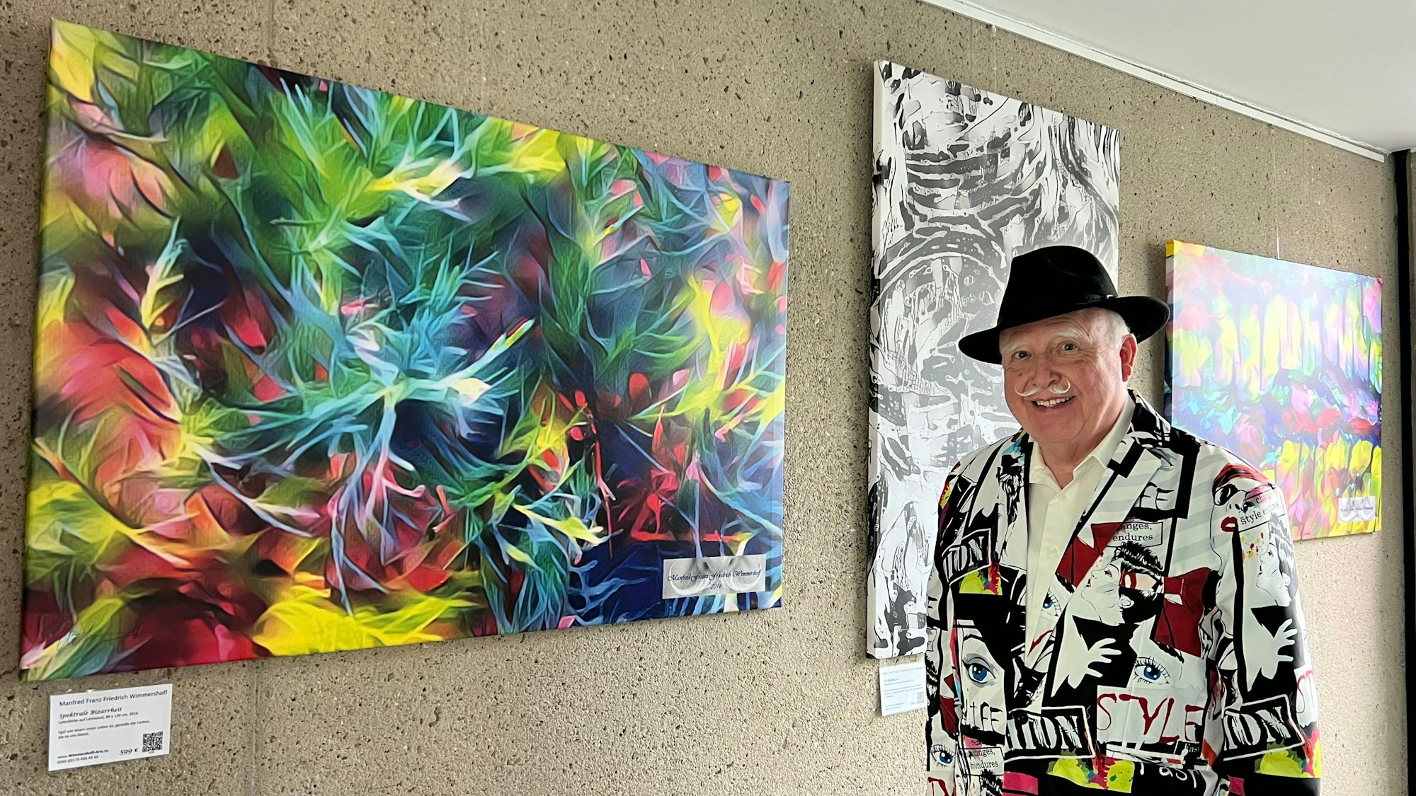 Bis zum 25. Dezember schmücken 34 farbenprächtige Werke des Künstlers Friedrich Wimmershoff die Flure im zweiten und dritten Stock des Rathauses