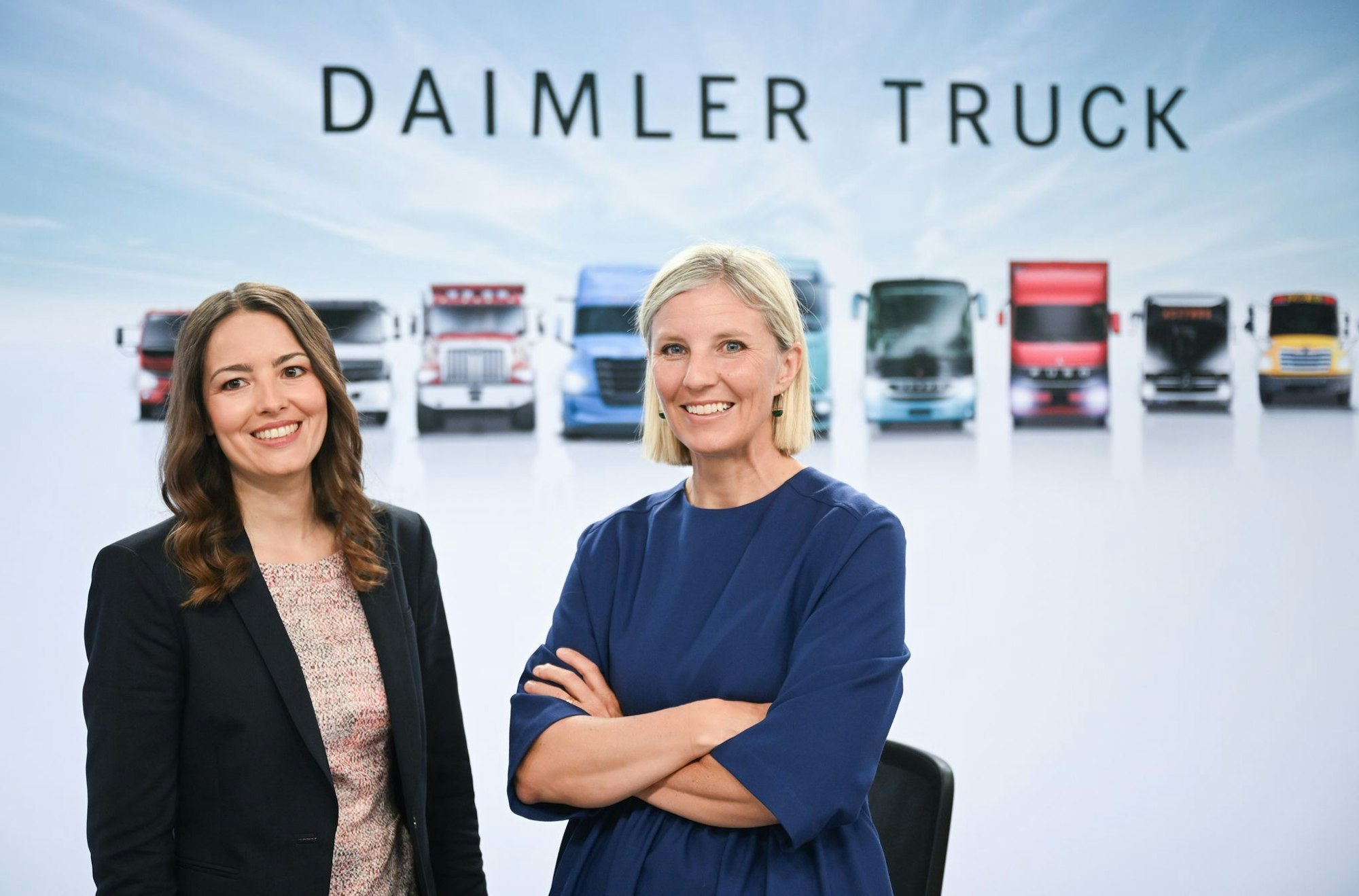 Sie wollen Daimler Truck profitabler machen: Chefin Karin Radström (rechts) und Finanzvorständin Eva Scherer (links). (Archivbild)