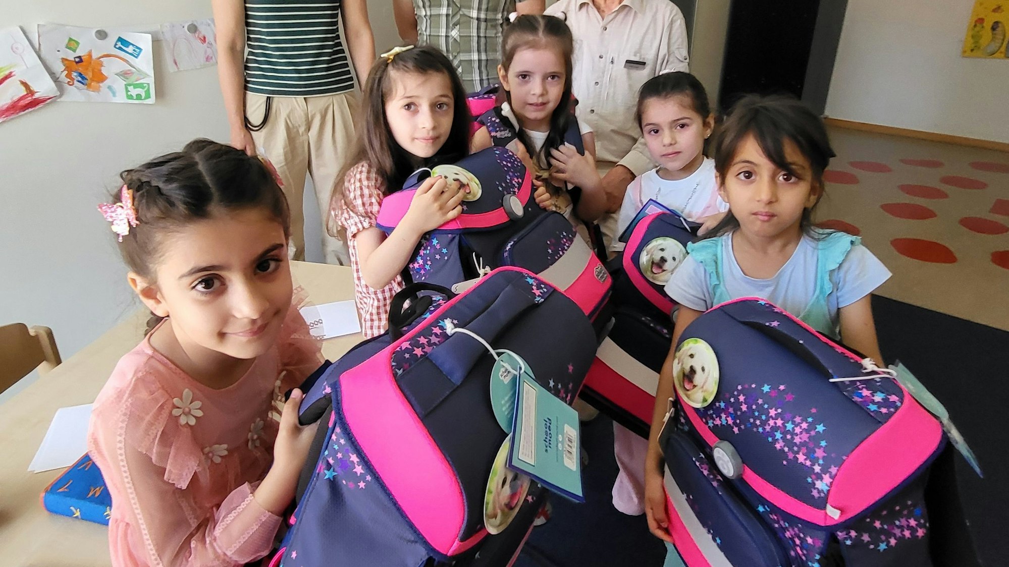 Bedürftige Kinder in Leverkusen wurden für den Schulbeginn ausgestattet