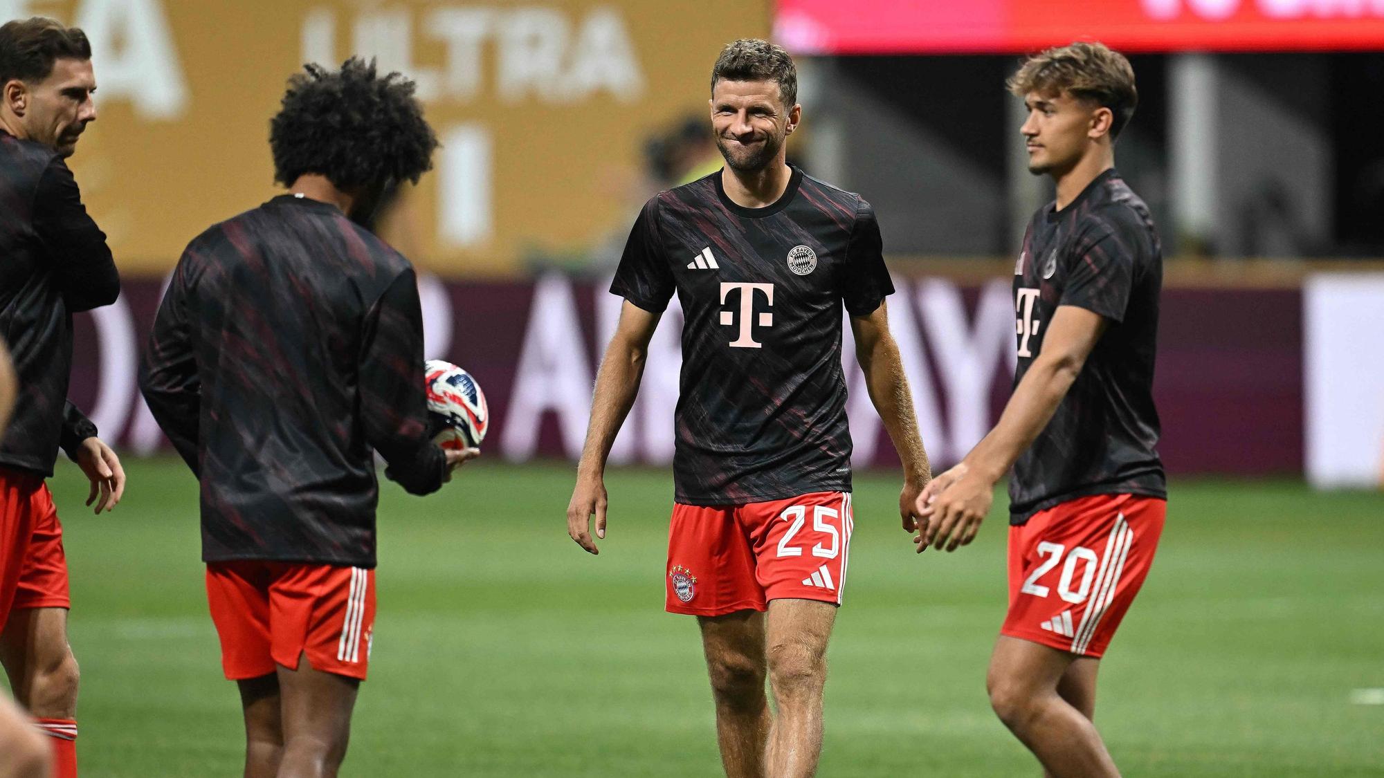 Thomas Müller vor dem Anpfiff des Klub-WM-Viertelfinals gegen PSG am 05. Juli 2025. Eines seiner letzten Spiele im Trikot des FC Bayern.