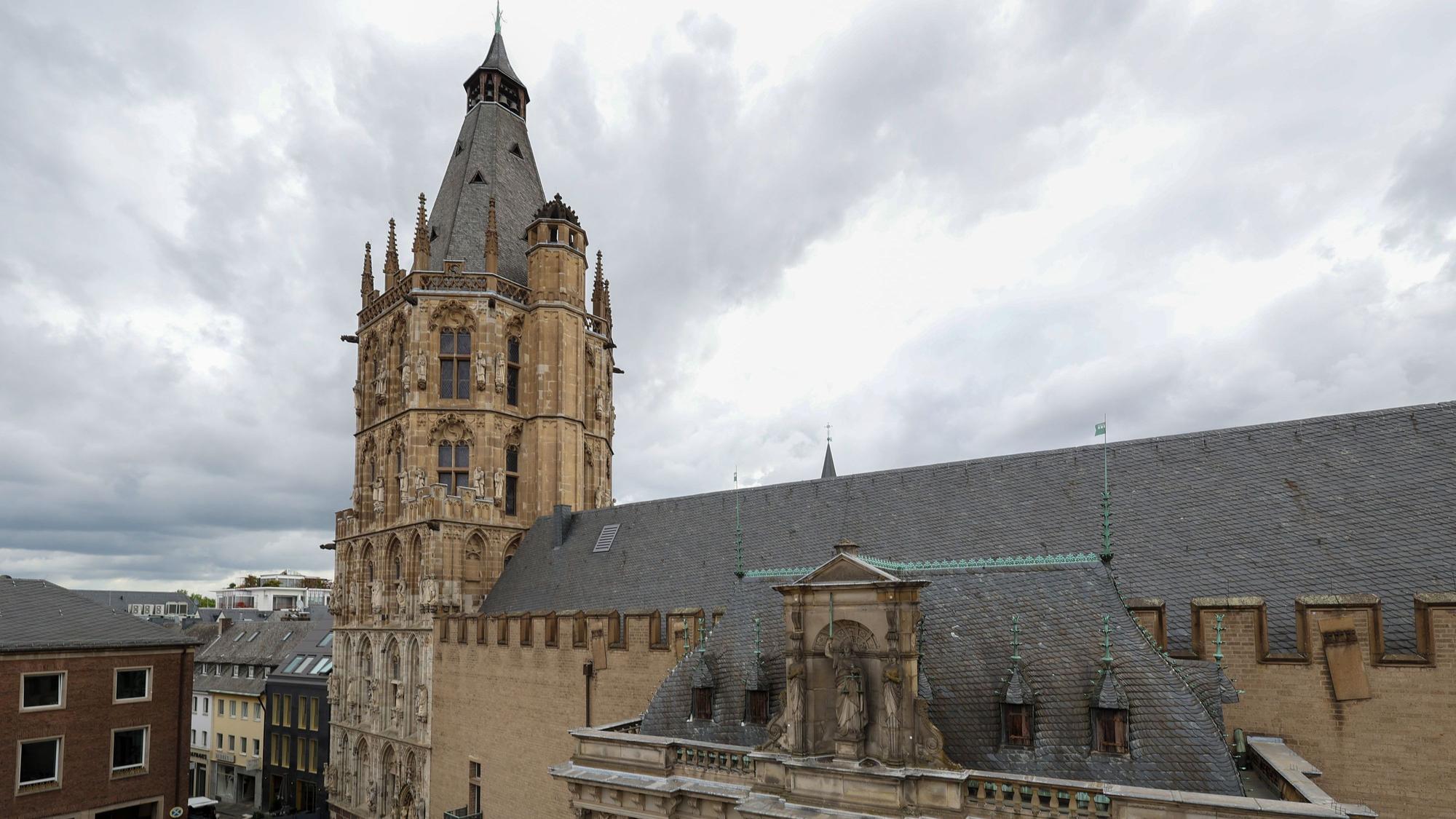 Blick auf das Historische Rathaus: Die Kölner Parteien ziehen Konsequenzen aus dem „Köln-Check“ (Symbolbild).