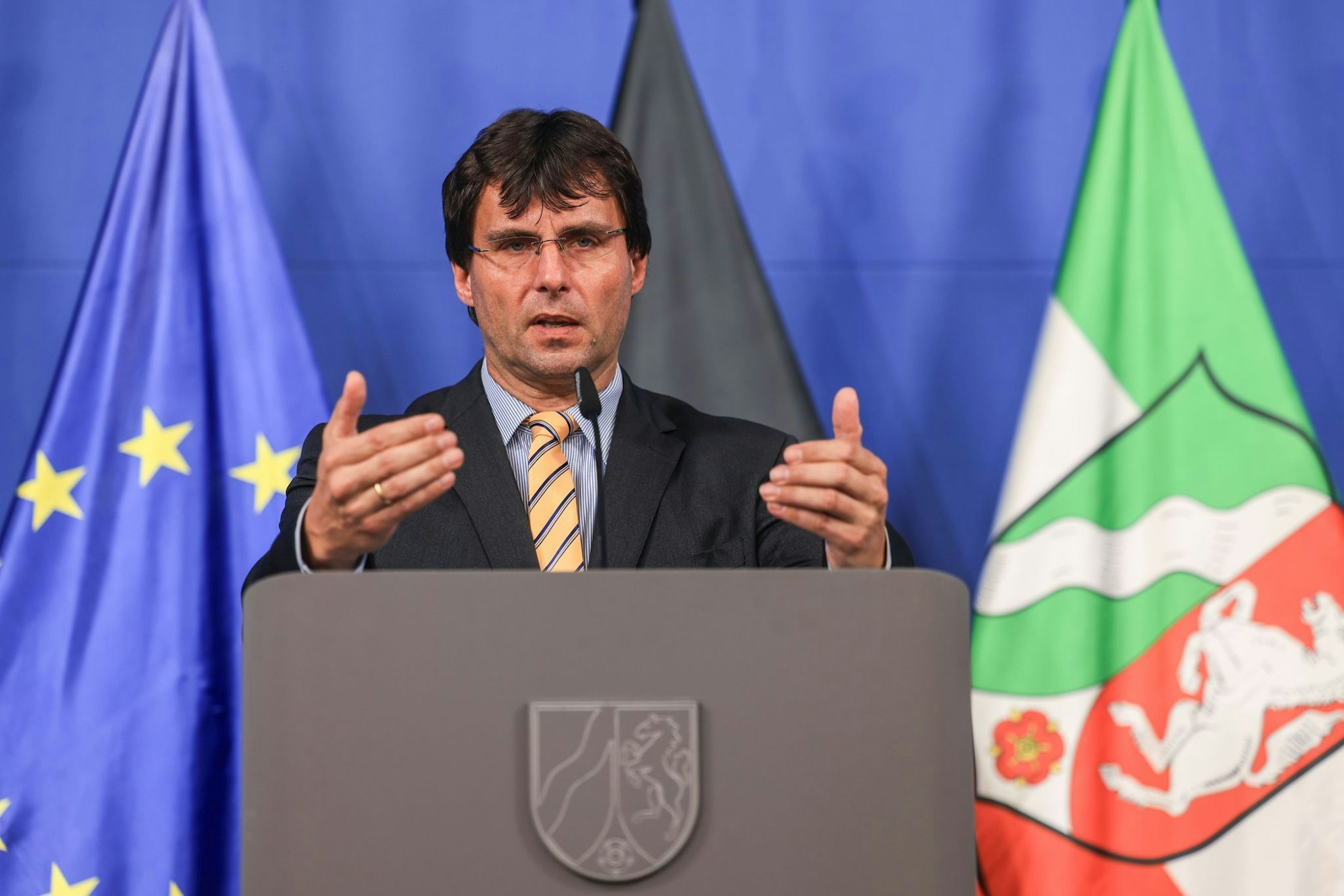 NRW-Finanzminister Marcus Optendrenk (CDU) legt den Haushaltsentwurf für 2026 vor. (Archivbild)