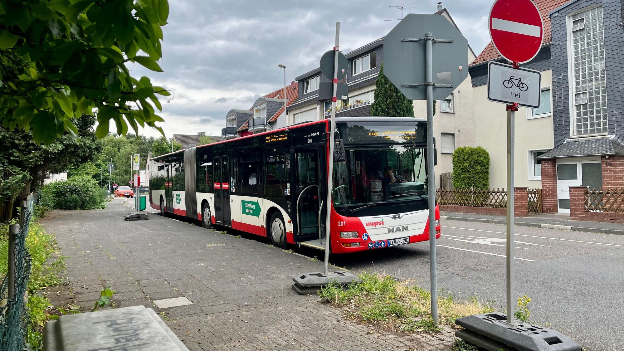 In der Straße am Junkernkamp sind mehrere Ersatzhaltestellen eingerichtet.