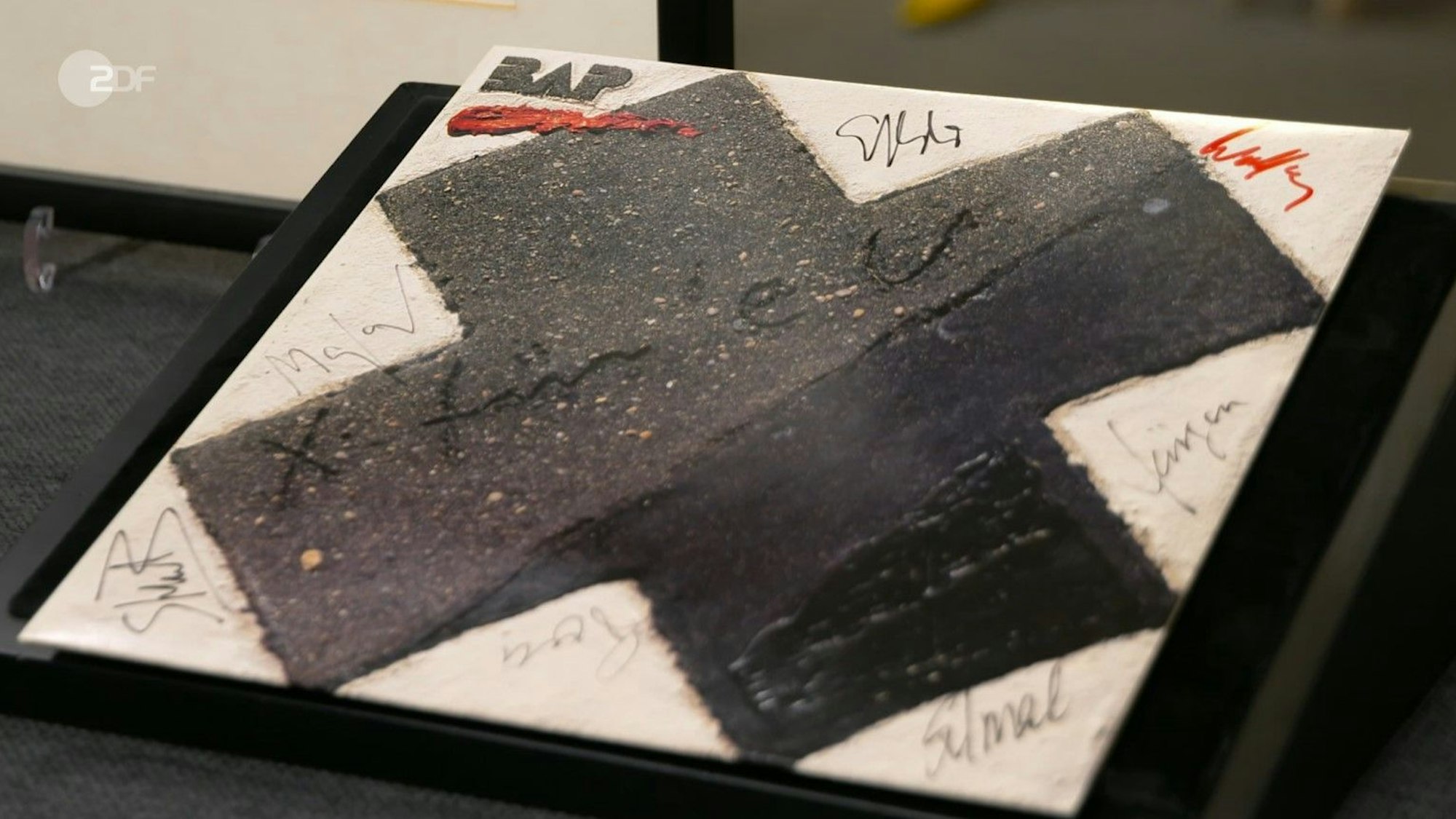 Auch die Platte war aufgrund der Unterschriften aller BAP-Bandmitglieder ein Unikat.