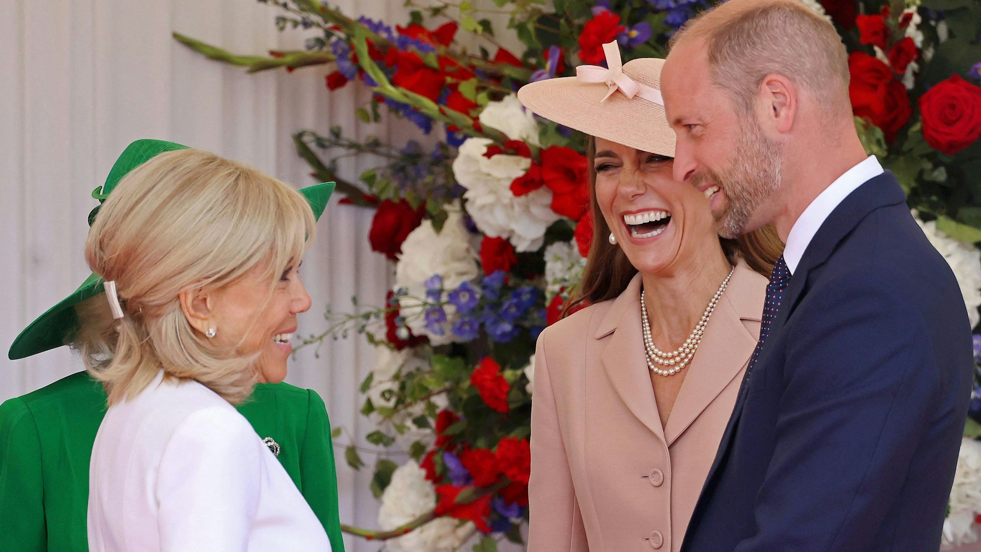 Prinz William und Prinzessin Kate begrüßen Brigitte Macron in Windsor – ein herzliches Wiedersehen zum Auftakt des Staatsbesuchs.