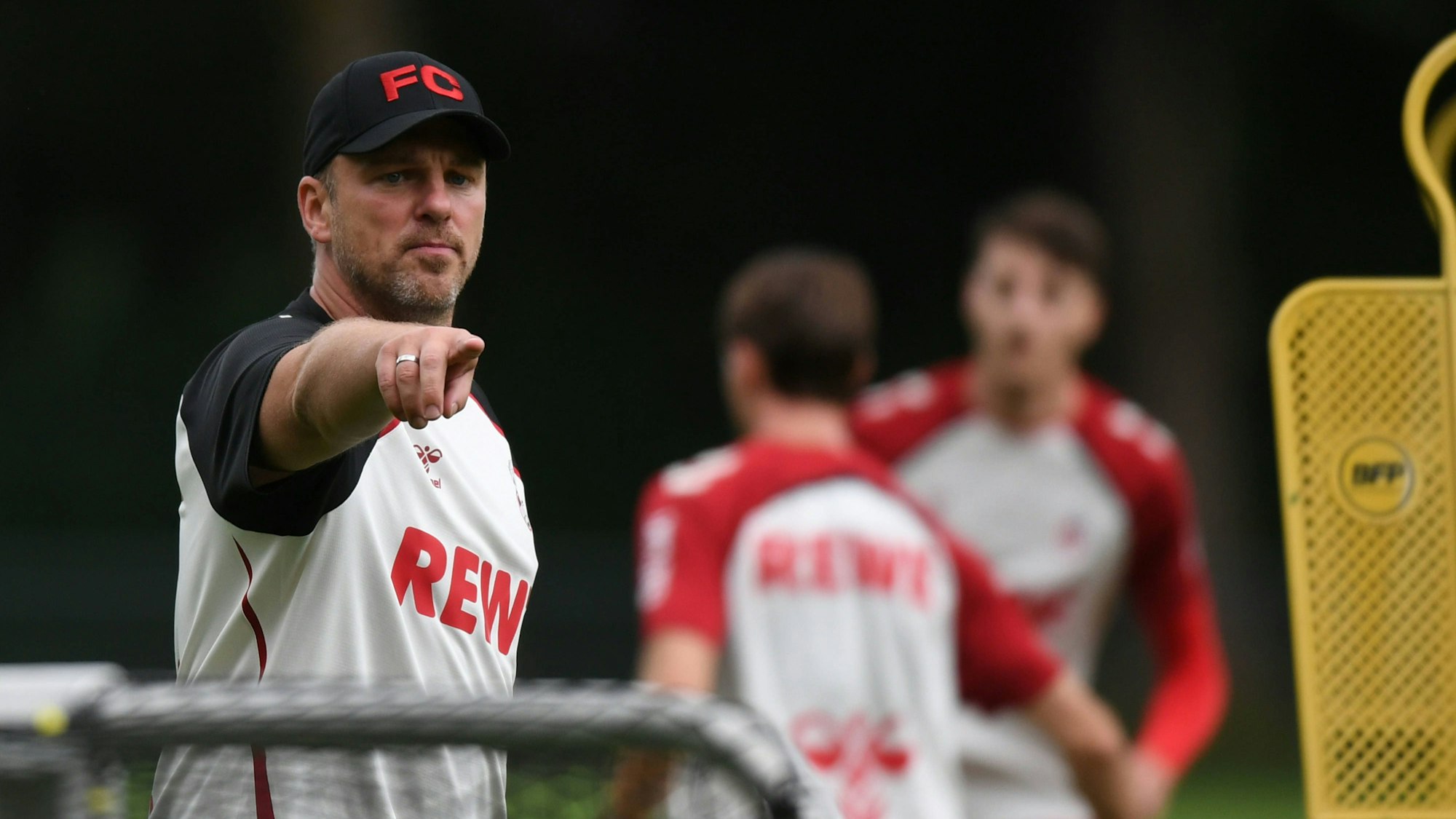 Trainer Lukas Kwasniok hat in diesem Sommer den 1. FC Köln übernommen.