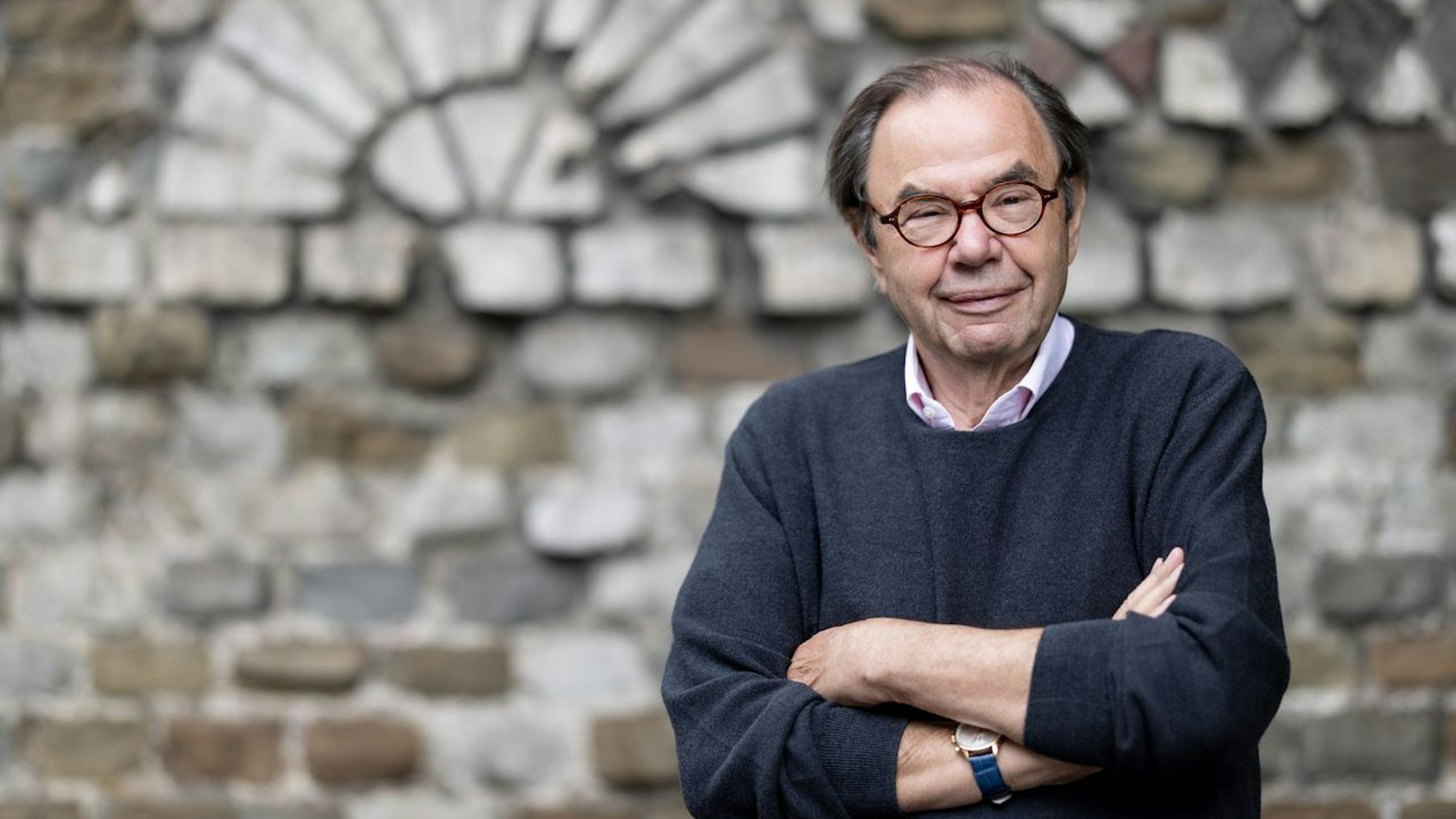 Der Kölner Unter Manfred Wefers hat in den ehemaligen Räumen eines Studenhotels eine Pop Up Galeir eröffnet, das Haus steht nah an der alten römischen Mauer.