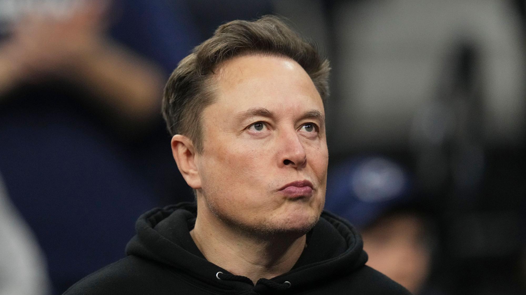 Elon Musk besucht das Finale der NCAA-Ringer-Meisterschaft in Philadelphia.