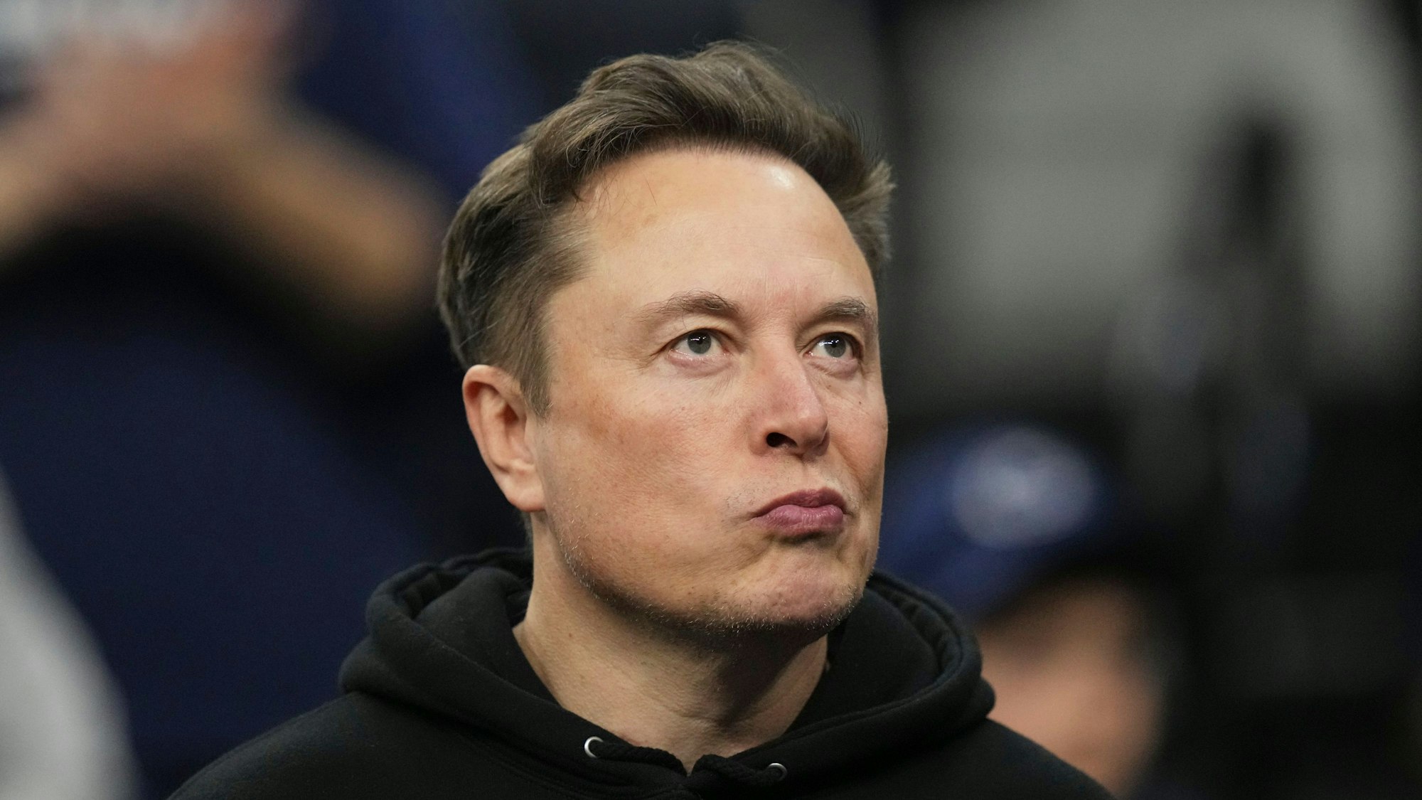 Elon Musk besucht das Finale der NCAA-Ringer-Meisterschaft in Philadelphia.