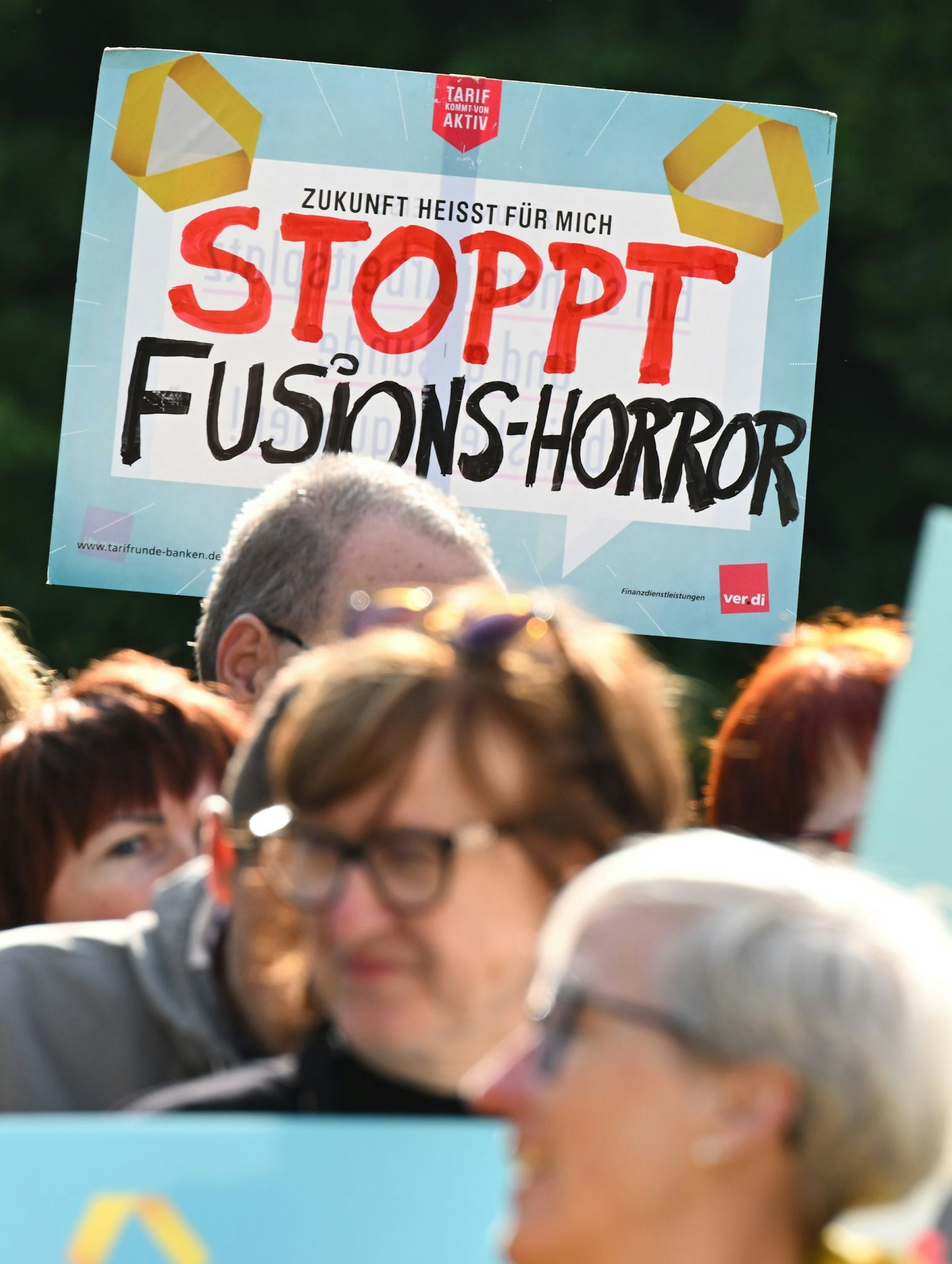 Die Commerzbank-Hauptversammlung nutzten Beschäftigte zum Protest gegen eine Übernahme. (Archivbild)