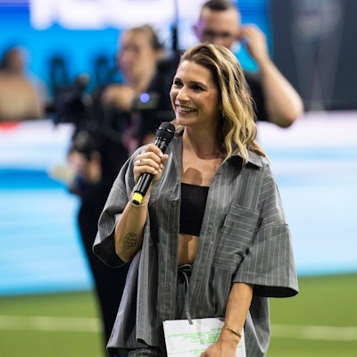 Das Bild zeigt die Moderatorin Jana Wosnitza. Foto: Christian Schulze/IMAGO/Nordphoto