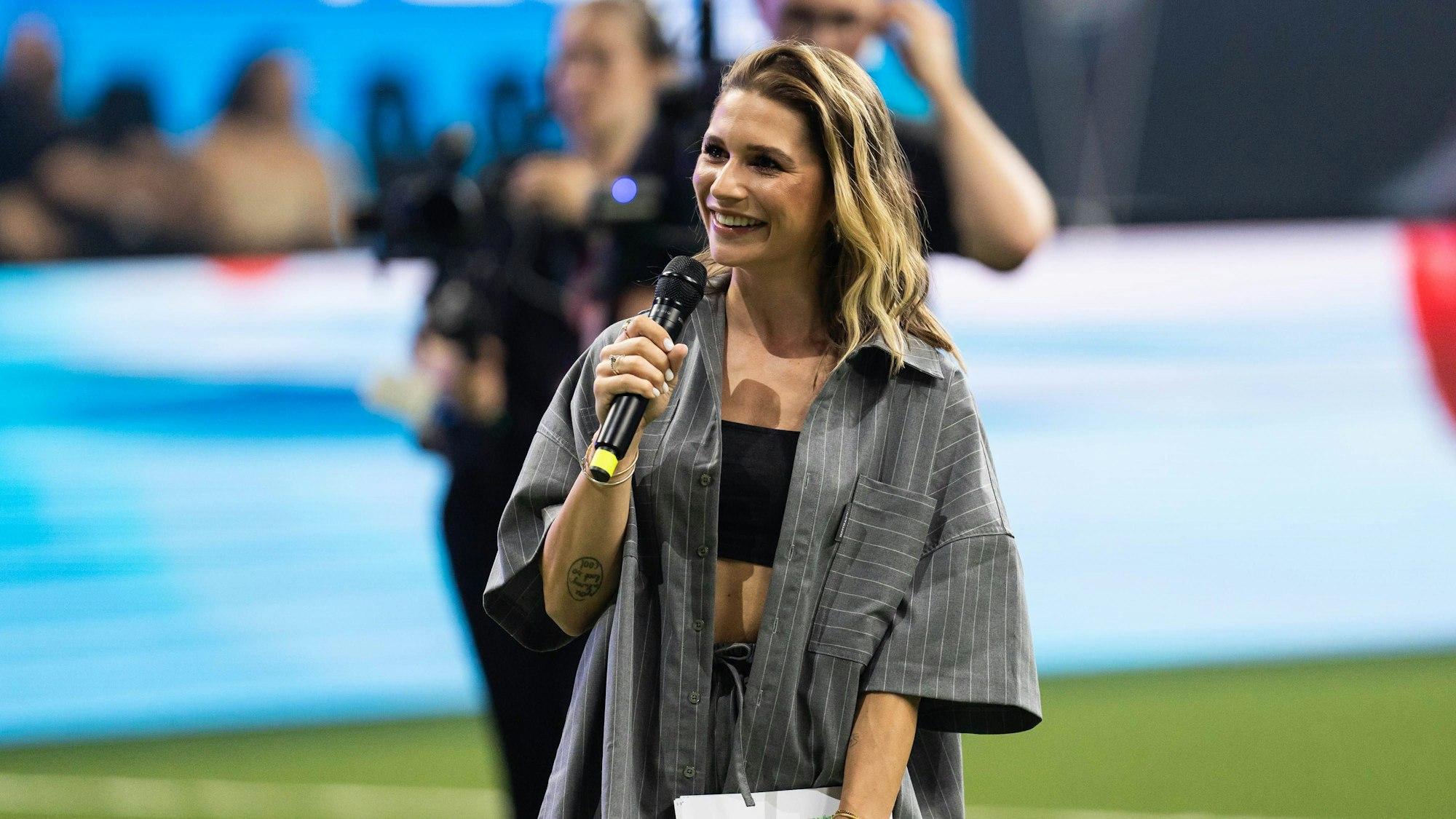 Das Bild zeigt die Moderatorin Jana Wosnitza. Foto: Christian Schulze/IMAGO/Nordphoto