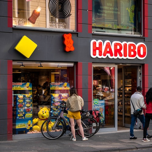 Seit 2013 bietet das über 100 Jahre alte Familienunternehmen Haribo seine Süßwaren-Produkte auch in diesem eigenen Shop in der Bonner Innenstadt an.