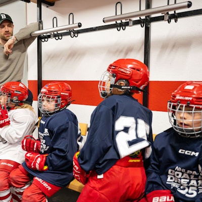 Das Bild zeigt Leon Draisaitl am 08.07.2025 im Haie Trainingszentrum, Köln. Foto: Daniel Schäfer